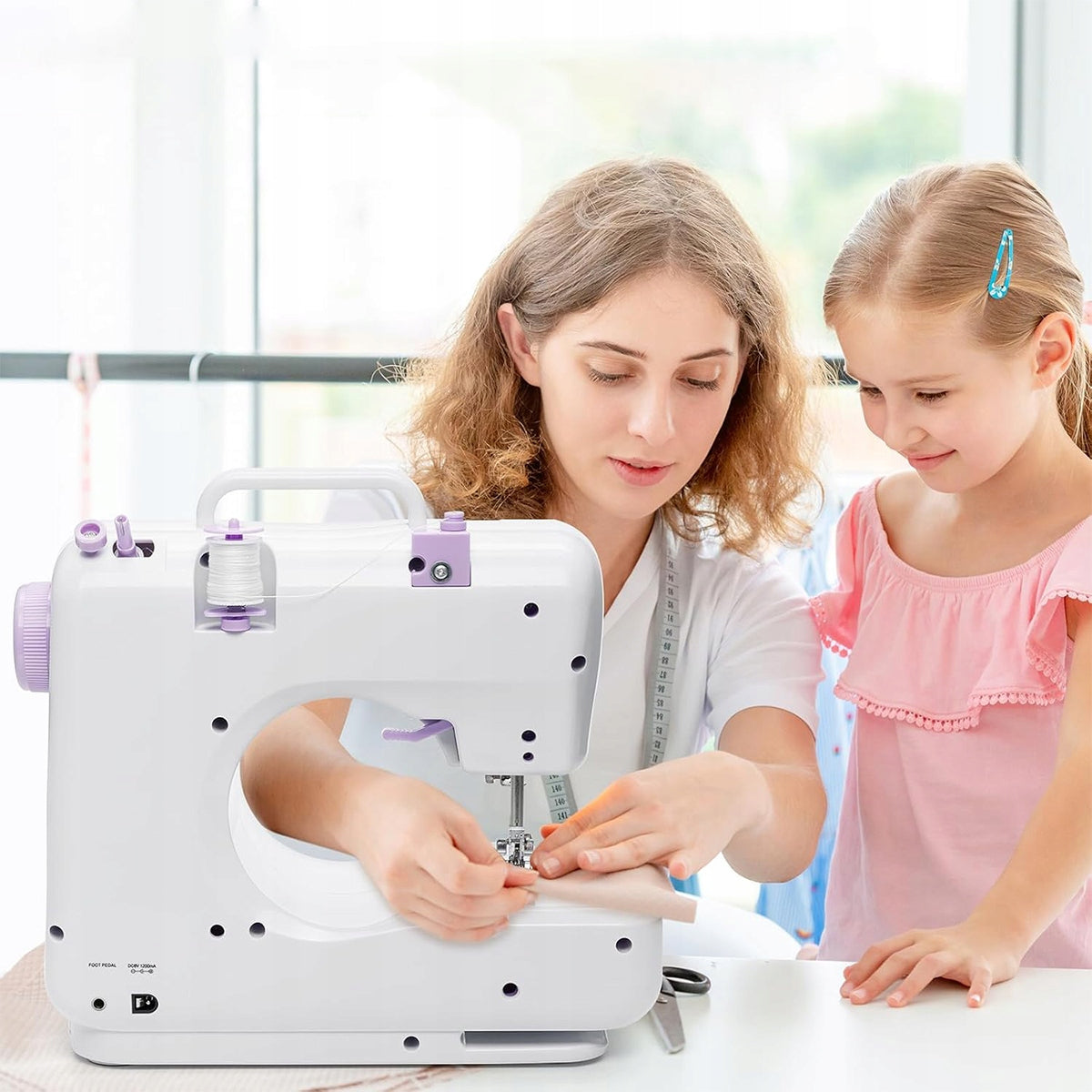 12 NEEDLE SEWING MACHINE WITH PEDAL COMPACT AND LIGHTWEIGHT FOR HOME Manufacturer code 4048824064460