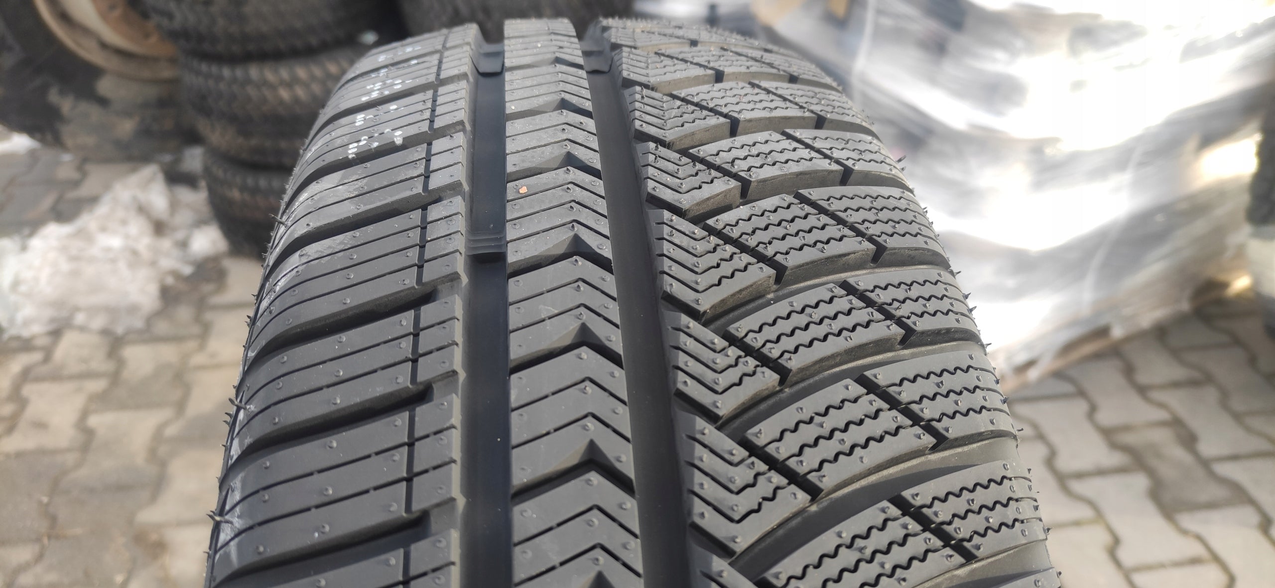 155/80R13 SAILUN ATREZZO 4S 79T M+S 3PMSF All-season multi-season tyre Number of tires offered 1 pc.