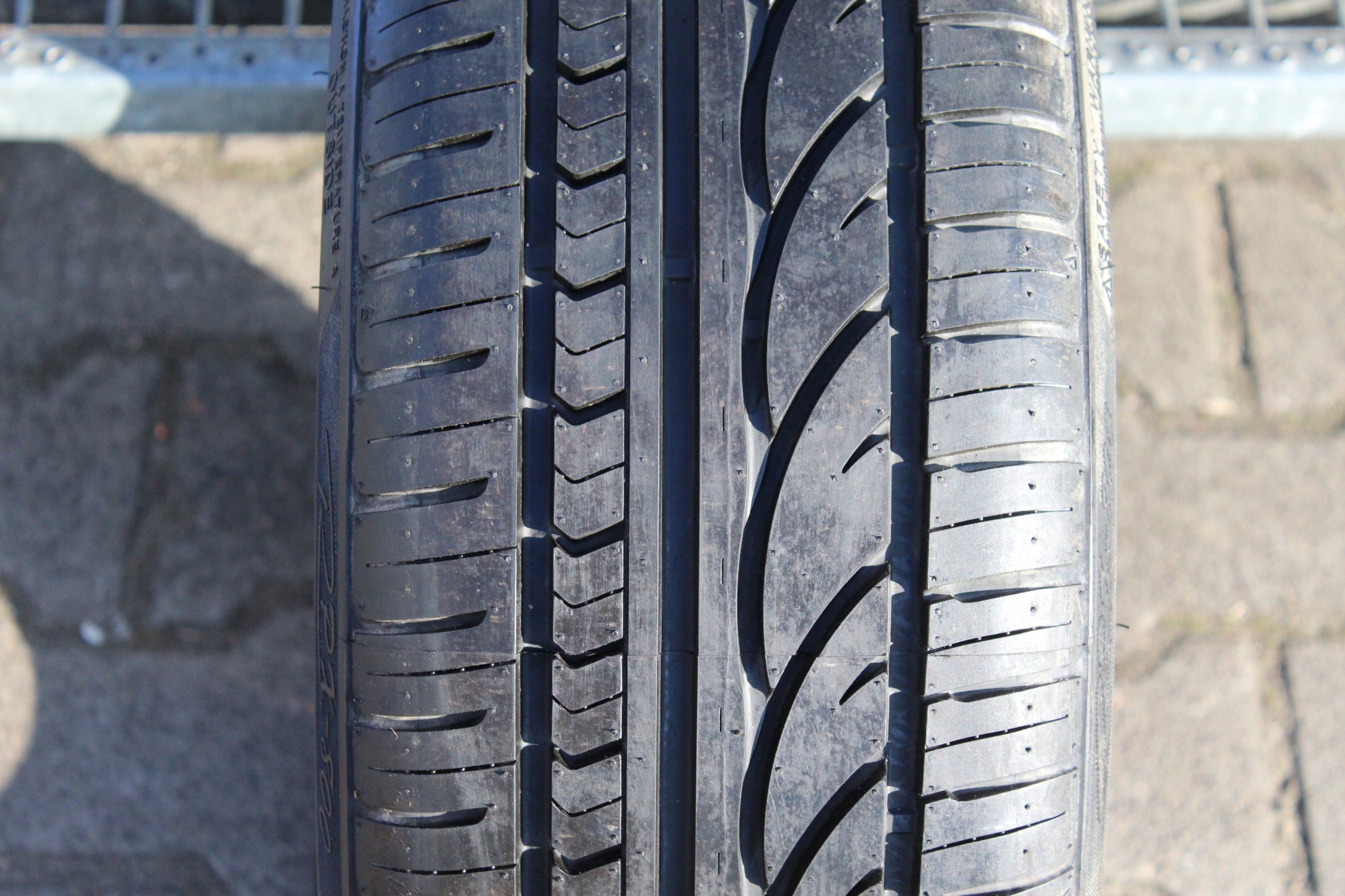 1x 195/40R17 81W RADAR RPX-800 20r Season summer
