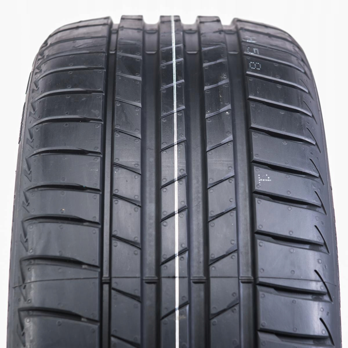 1x SUMMER TYRE 235/40R19 Firestone Roadhawk 2 96Y Number of tires offered 1 pc.
