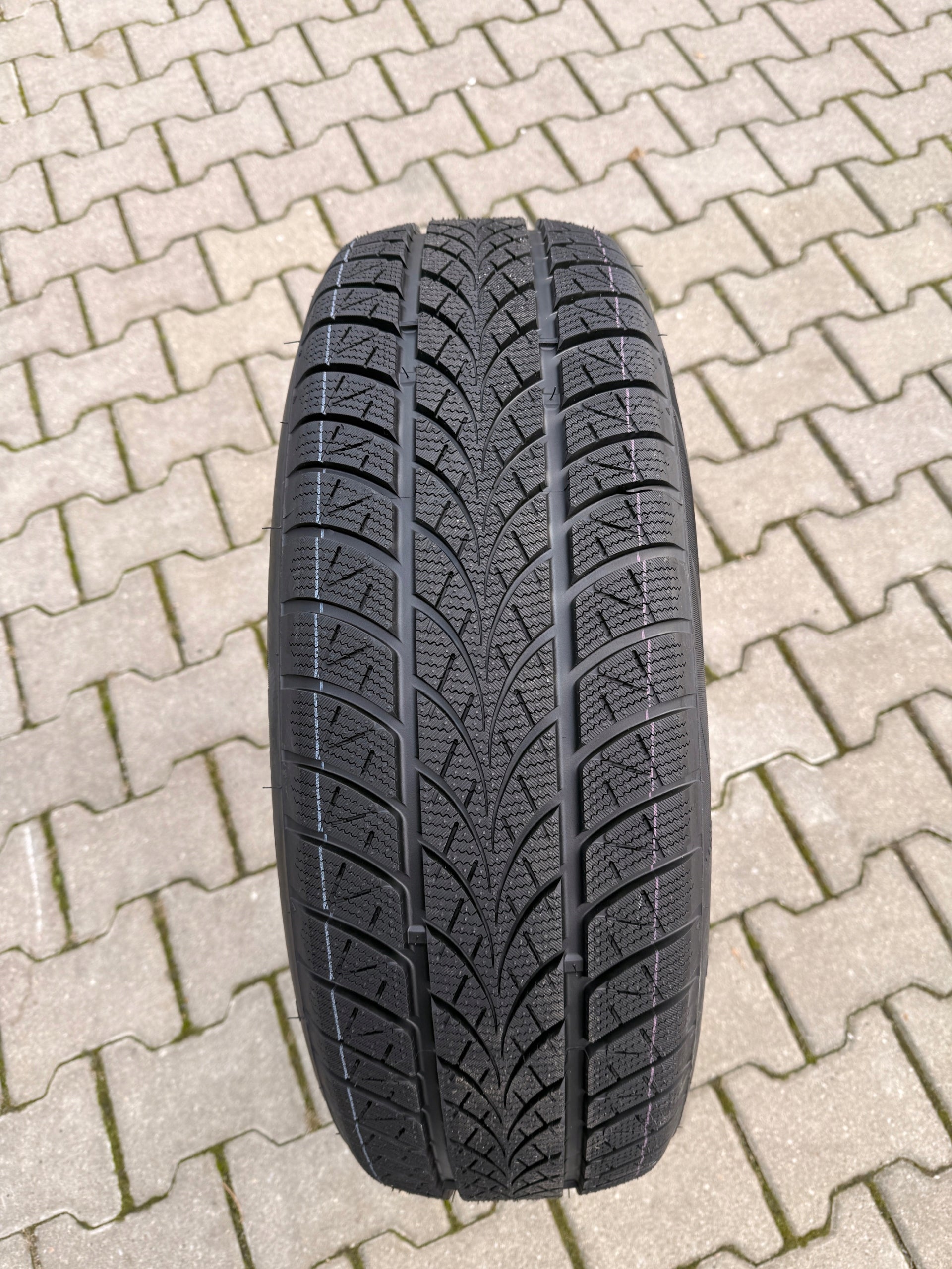 1x Triangle TW401 195/65/15 195/65R15 195/65 R15 Winter Tyres 2026r. Number of tires offered 1 pc.