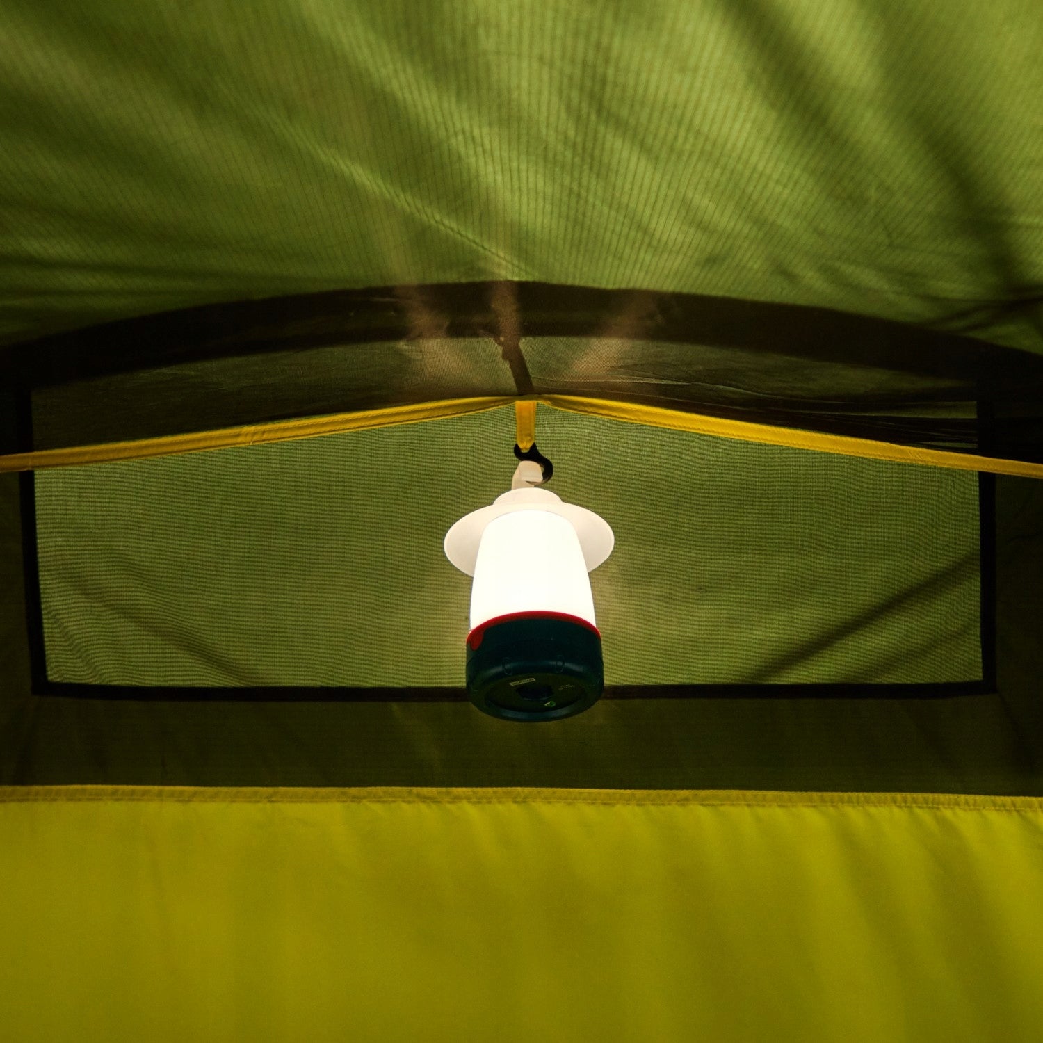 2-Person Trekking Tent McKinley Ampato 20.2 Lightweight Waterproof Model 431134