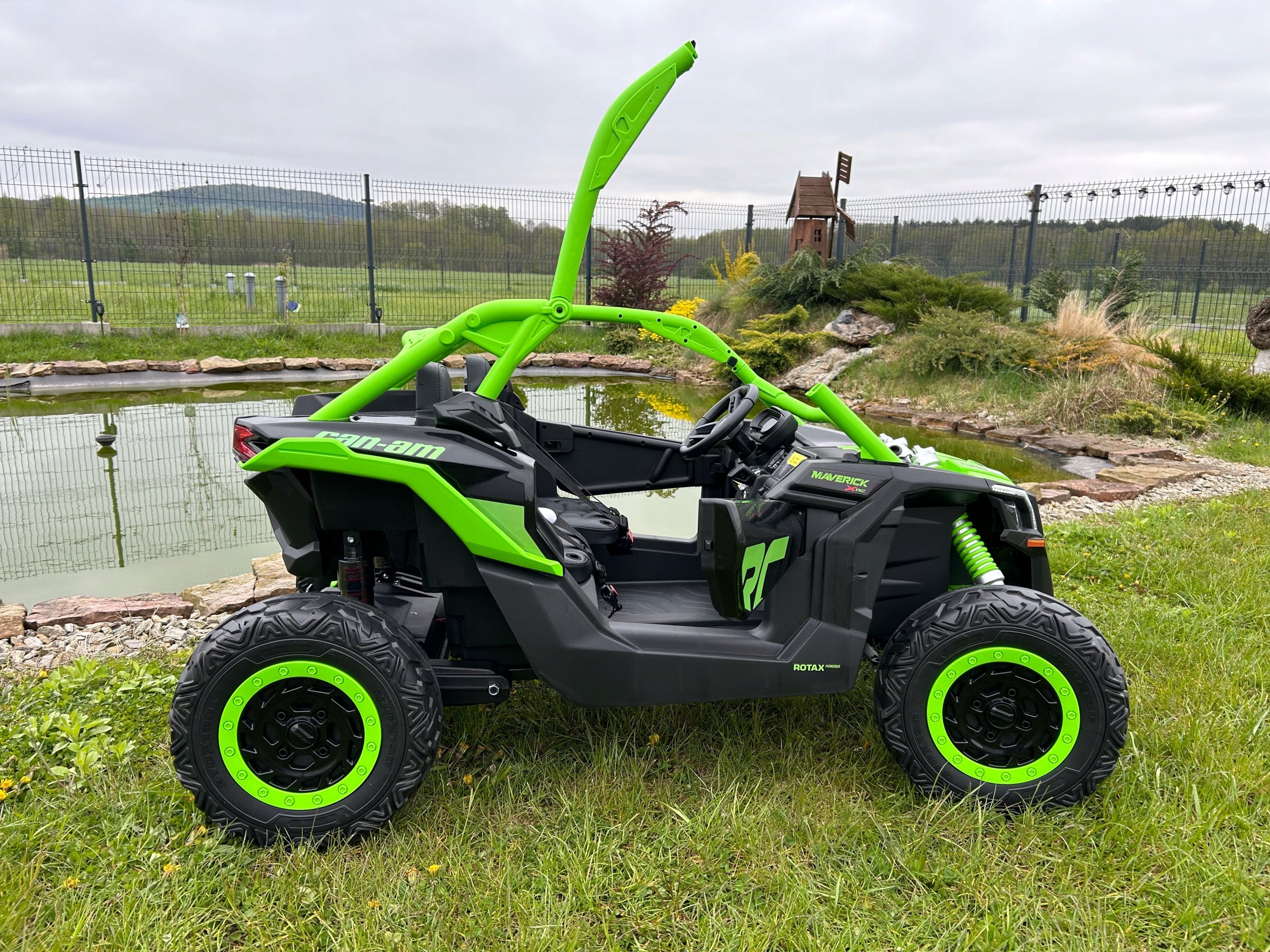 2 Seater Battery Car Buggy CAN-AM 24 Volt 4x200 Watt Pumped Wheels Color green
