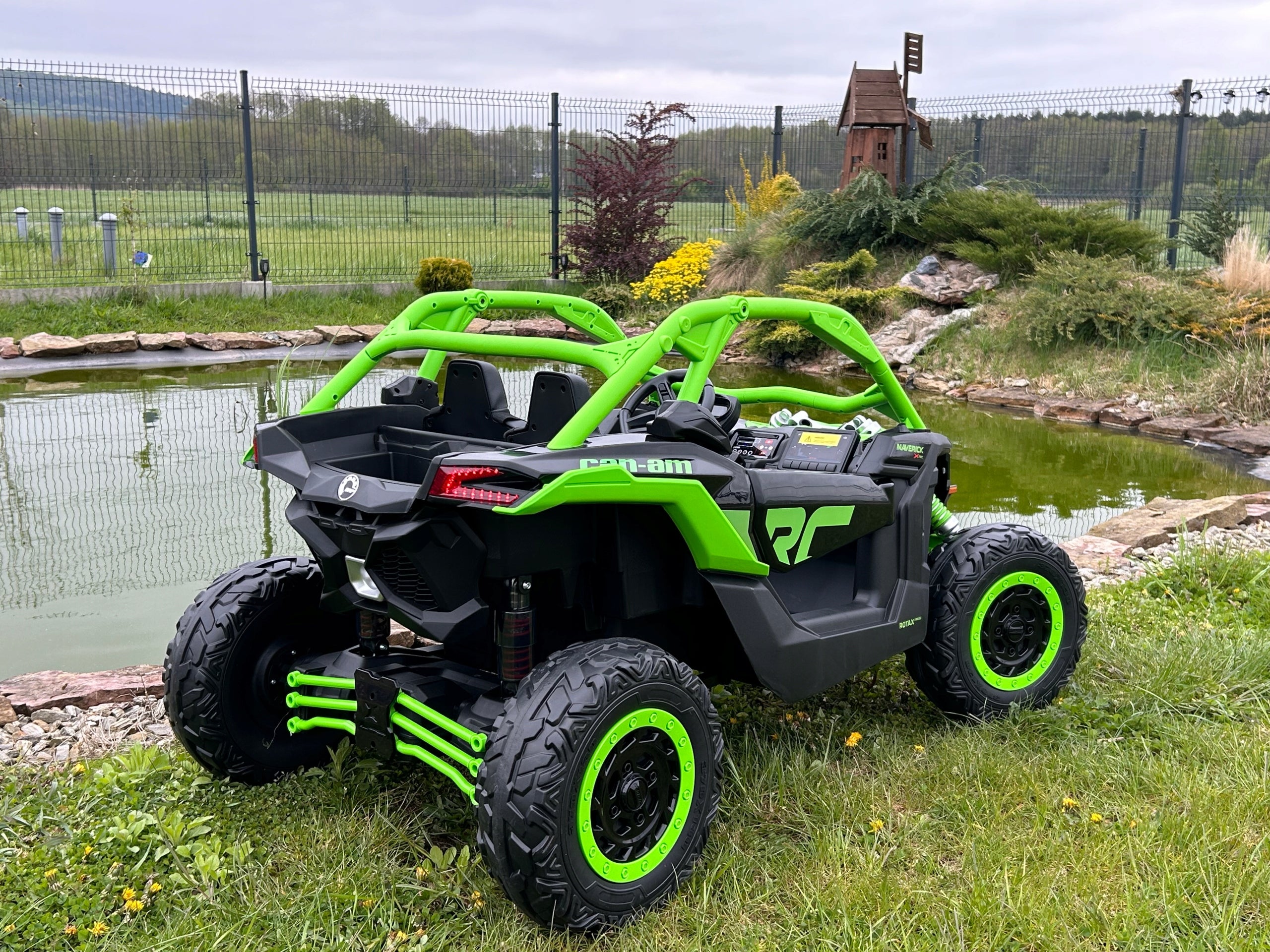 2 Seater Battery Car Buggy CAN-AM 24 Volt 4x200 Watt Pumped Wheels Manufacturer code PA.DK-CA001.STRONG.ZIE