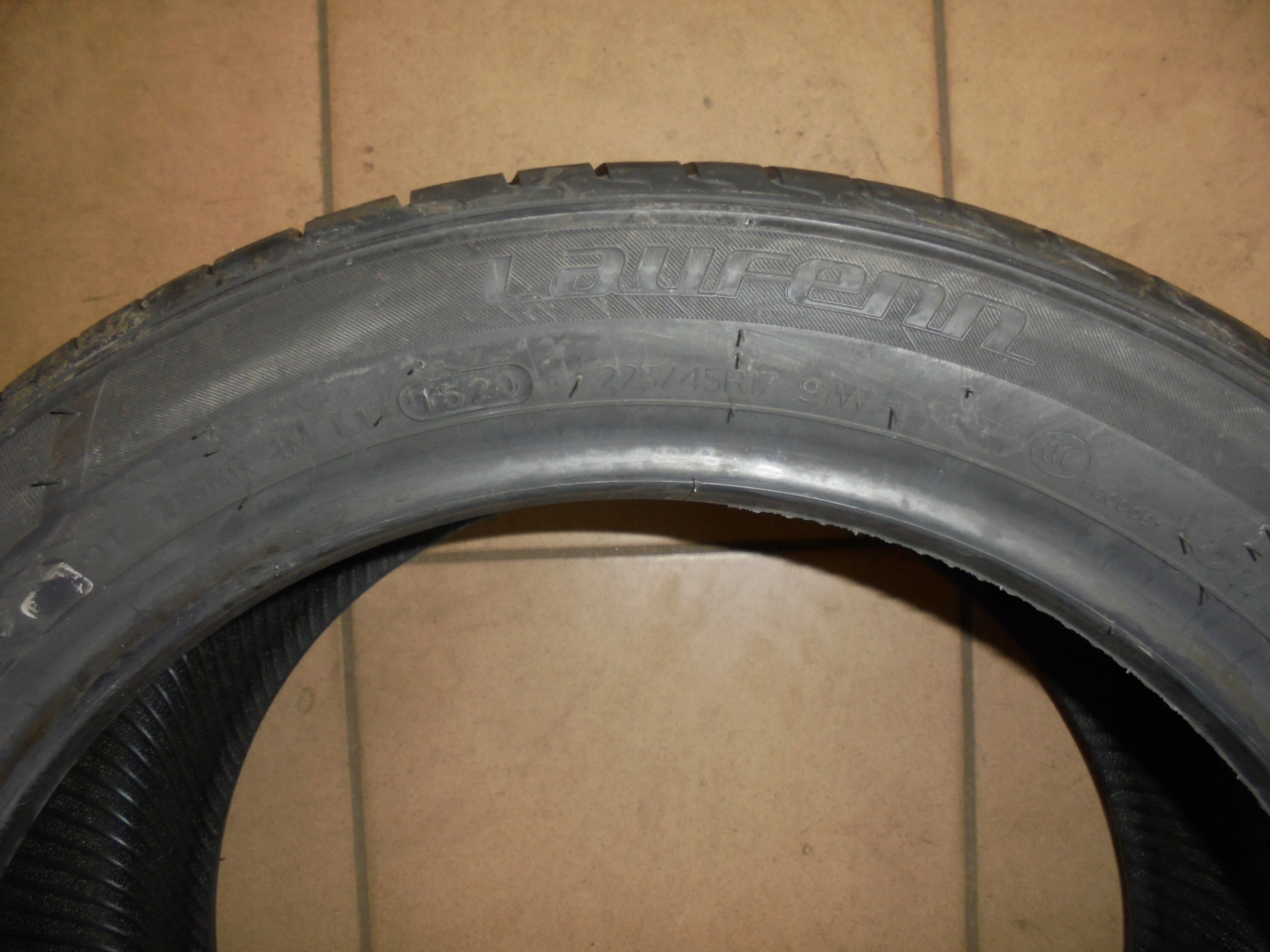 225/45R17 Laufenn S Fit EQ LK01B HRS Number of tires offered 1 pc.