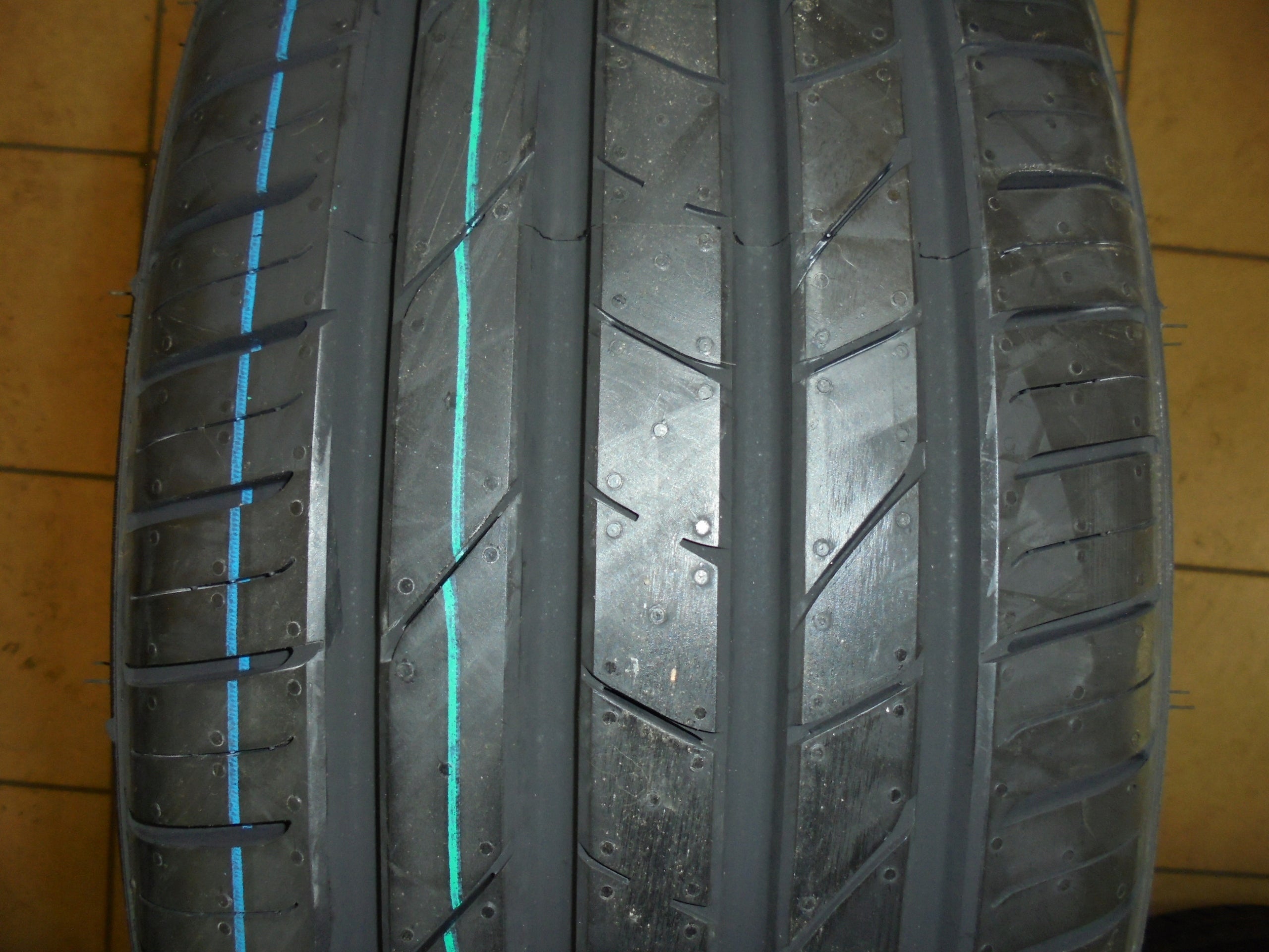 235/60R18 Ceat SportDrive SUV Season summer