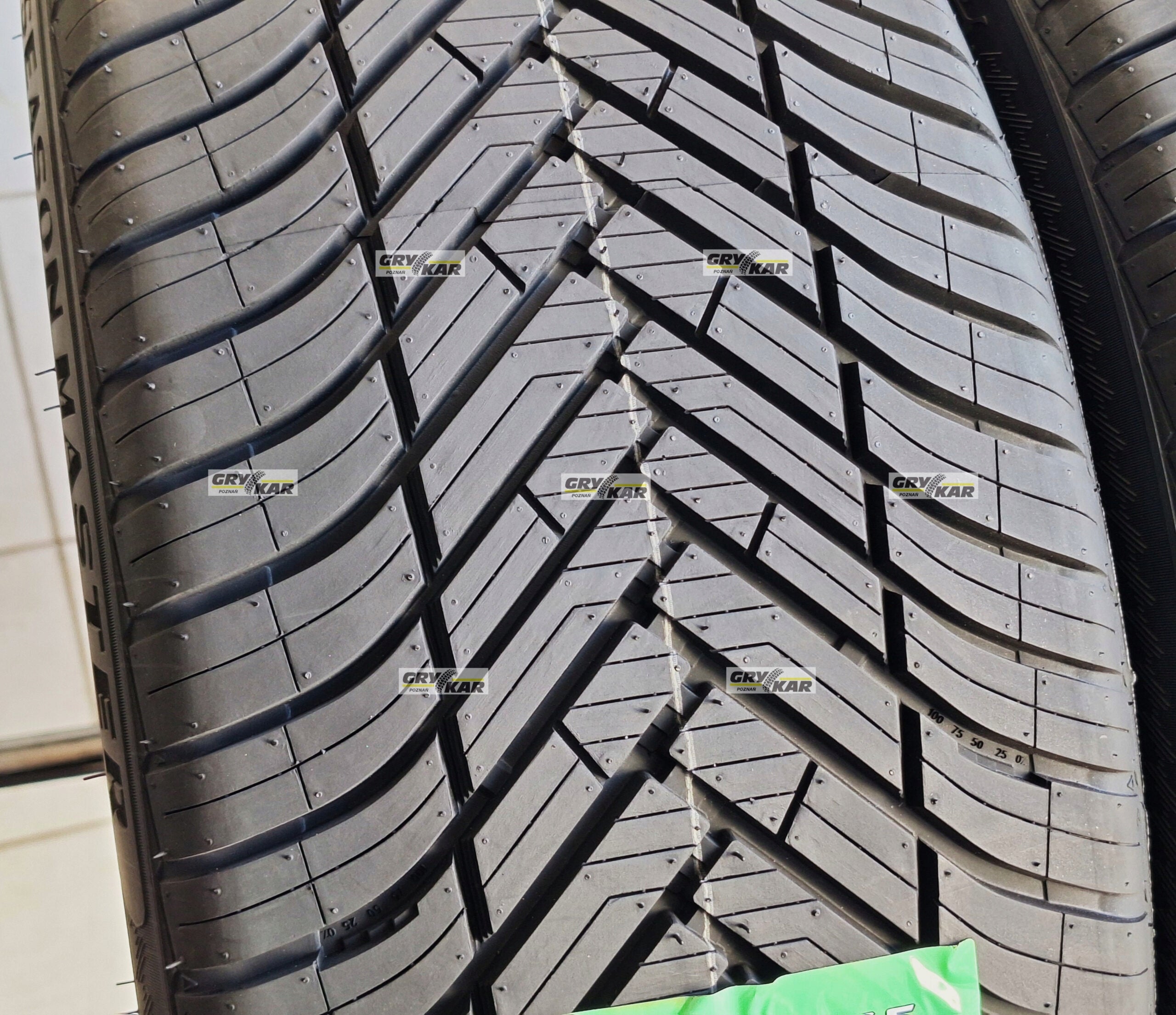 2x 225/45R18 Greentrac Season Master 2025 tires, 3-year warranty Year of manufacture 2025