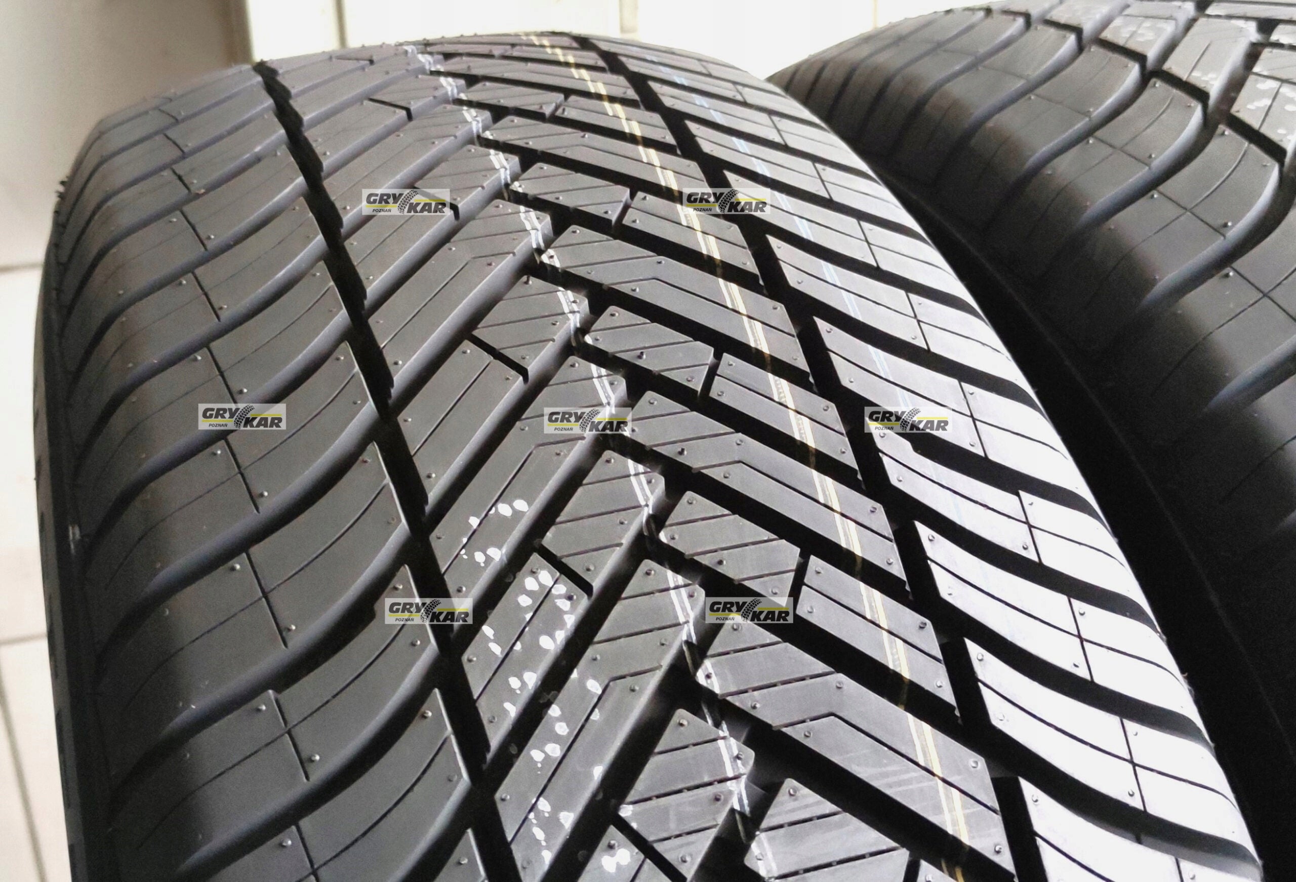 2x 235/60R18 Greentrac Season Master 2026 C/B/71dB 3 years warranty. Year of manufacture 2026