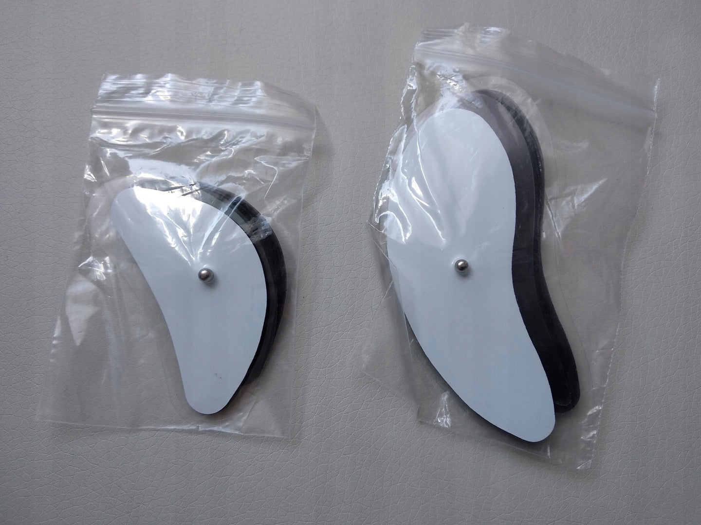 4x ELECTRODE FACE GEL ELECTRODES TENS EMS Batteries included no