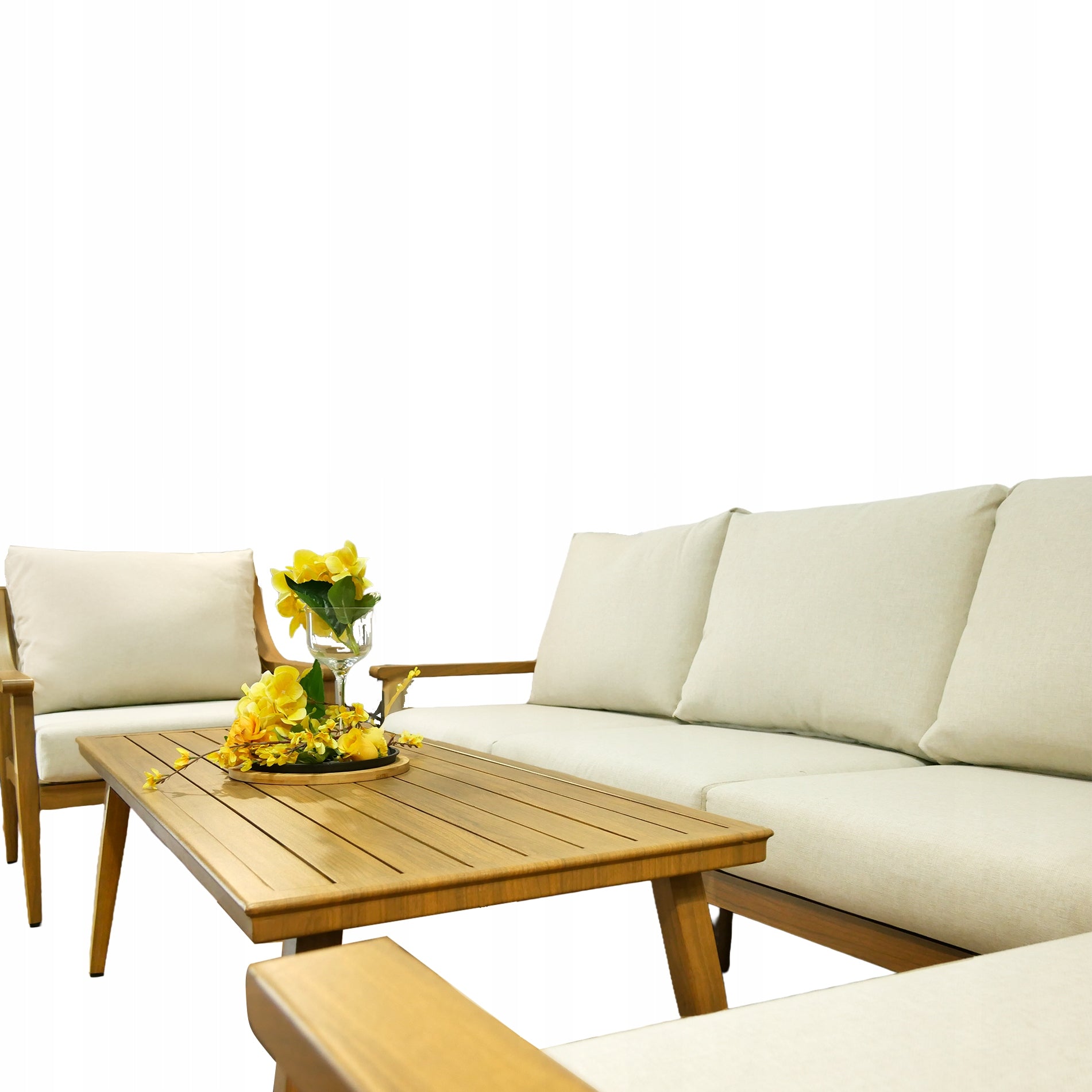 Sodo baldų komplektas NICOSE: aliuminio sofa, foteliai, stalas, smėlio spalvos pagalvėlės