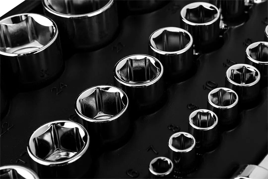 Raktų ir galvučių rinkinys NEO, 110 dalių, 1/2", 1/4", su lagaminu