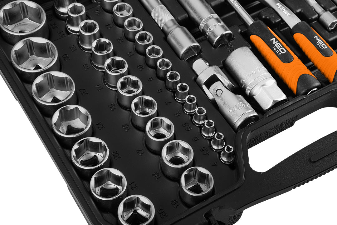 Raktu rinkinys NEO, 110 vnt., 1/4" ir 1/2", lagaminėlyje + 12 veržliaraktų