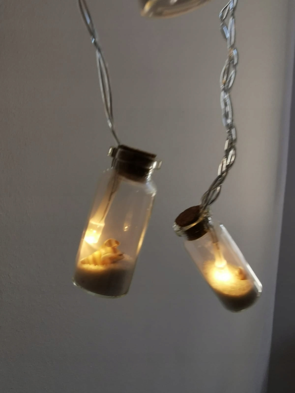 8 LED lamps, jars with sand and shells Power supply battery