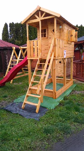 Vaikiška medinė žaidimų trobelė "KAROLEK" su čiuožykla ir supynėmis