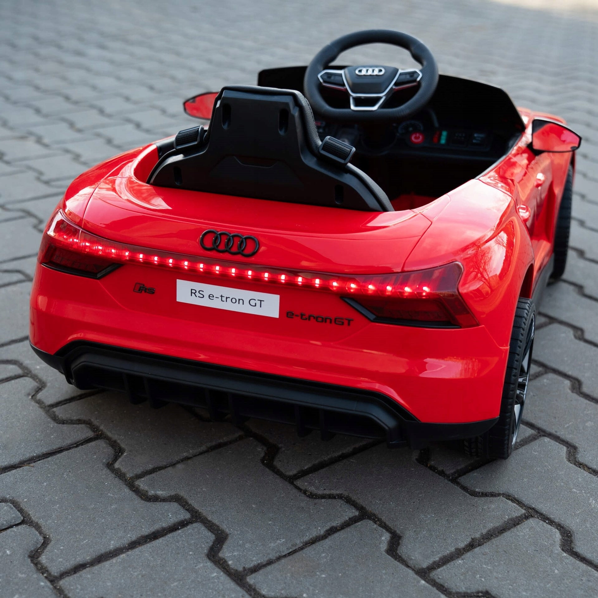 AUDI E-TRON GT RS 4X4 Auto battery EVA LEATHER Remote control CAR for CHILD Packaging status original