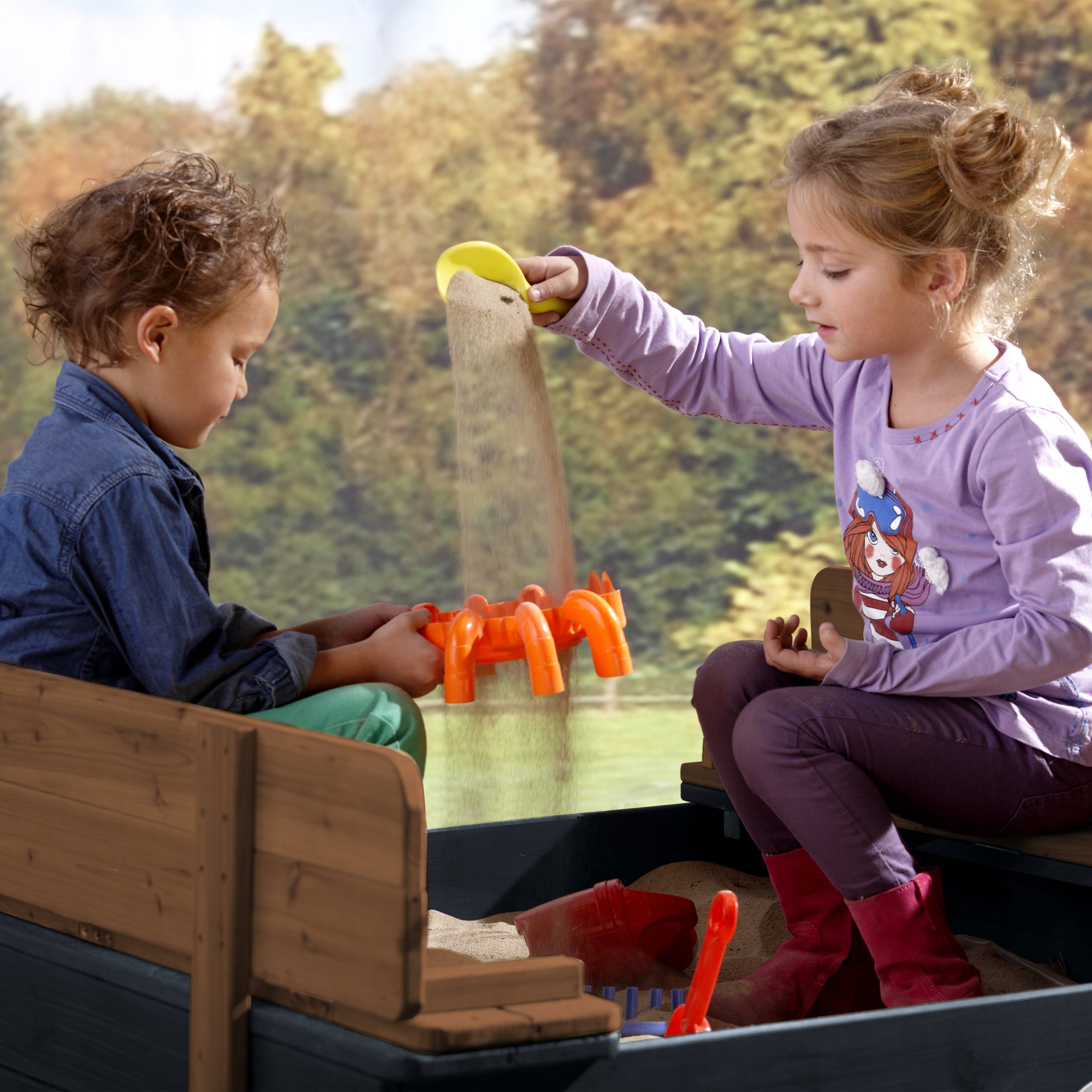 AXI FSC wood sandbox with lava and cover 100 x 95 x 20 cm Character/Title none