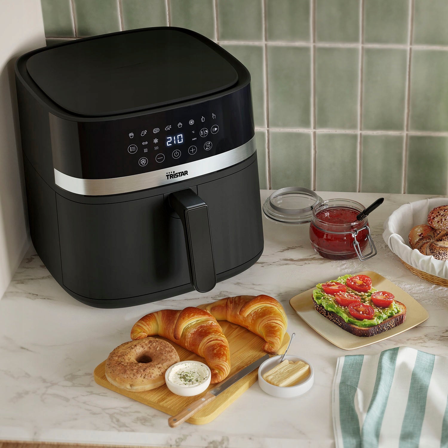 Air Fryer Tristar FR-9418 – 8L, 2000W, Digital Touch, 7 Programs, PFAS-Free Bowl volume 8 l