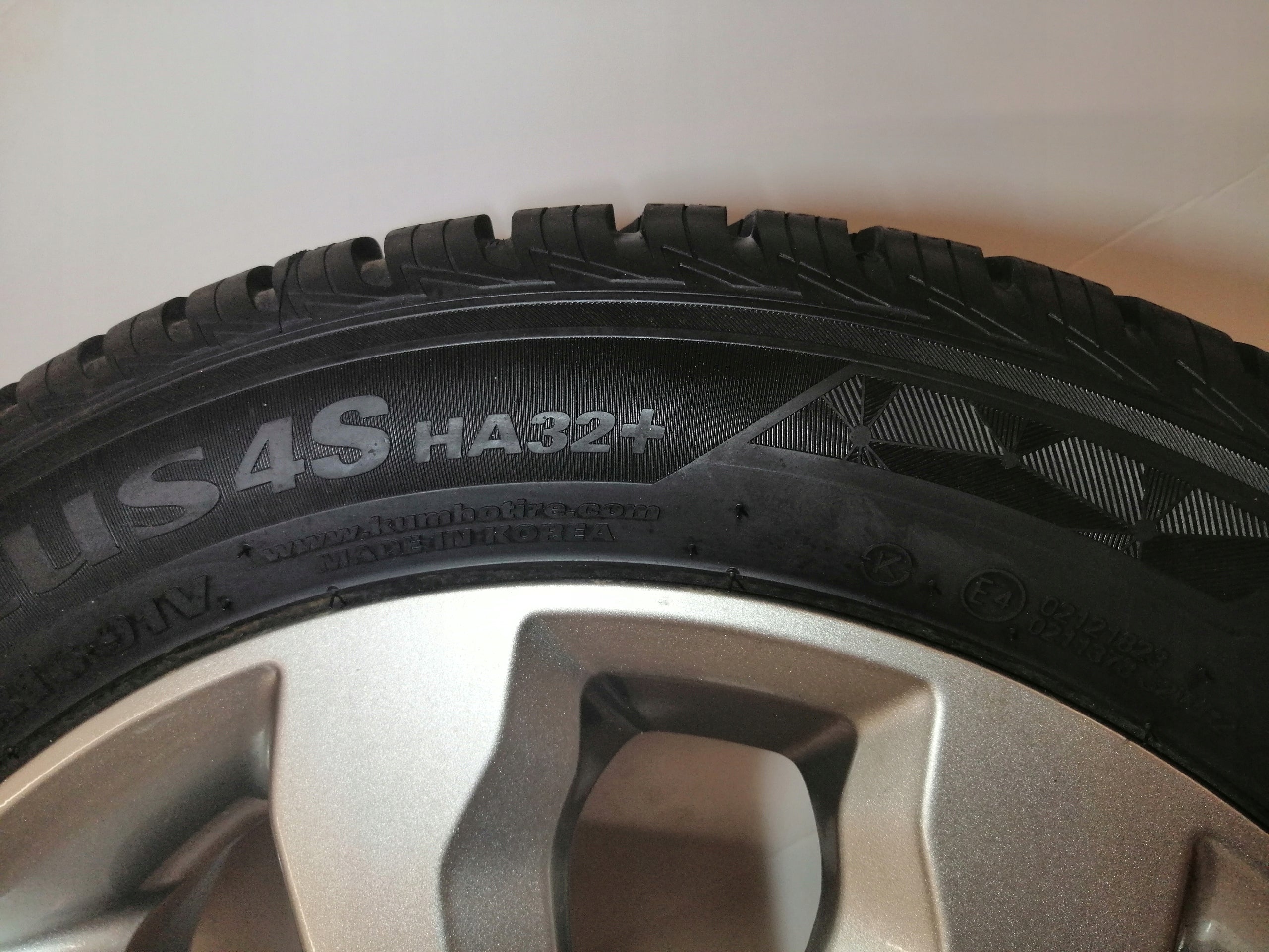All-season tyre 195/55R16 91V XL Solus 4S HA32+ KUMHO Season all-season