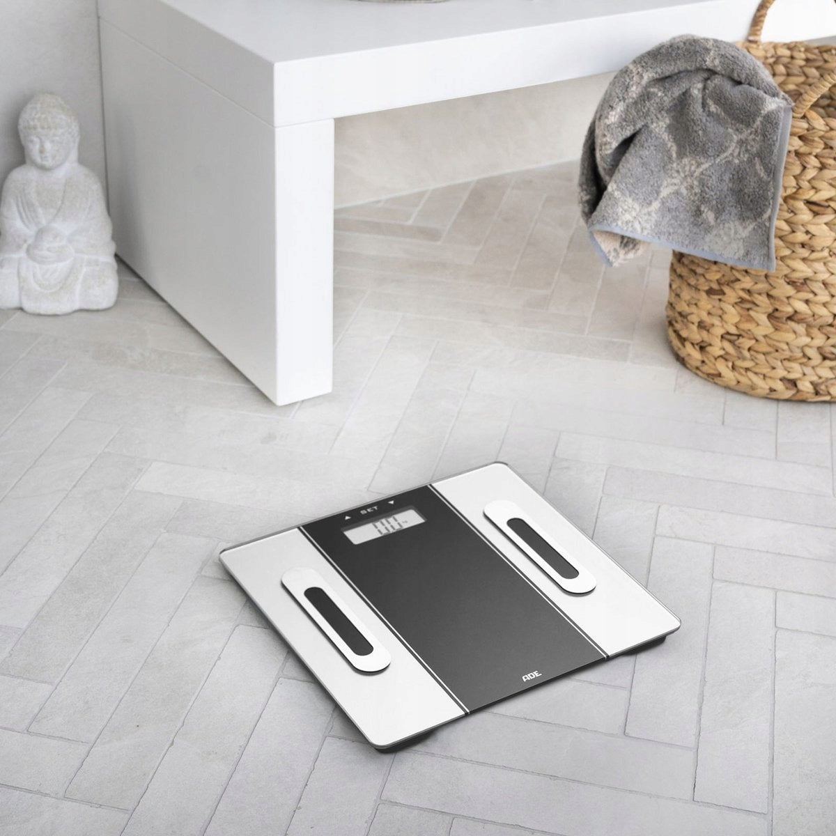 Analytical bathroom scale with weight analysis ADE 180 KG 30x30 cm black Manufacturer code BA2003