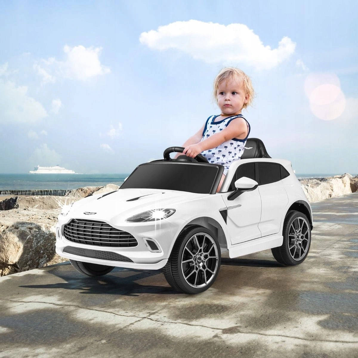 Aston Martin DBX electric children's car Maximum load 30 kg