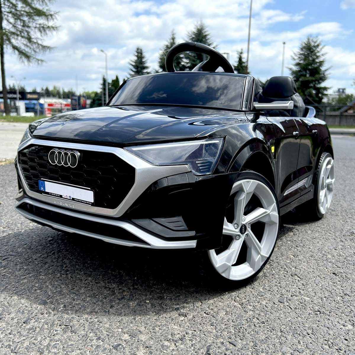 Auto Battery Operated AUDI SQ 8 EVA Leather Pilot 2.4 G LED Boards Brand Audi