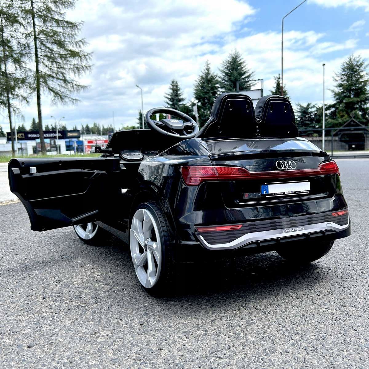 Auto Battery Operated AUDI SQ 8 EVA Leather Pilot 2.4 G LED Boards Kid's age 3+ years