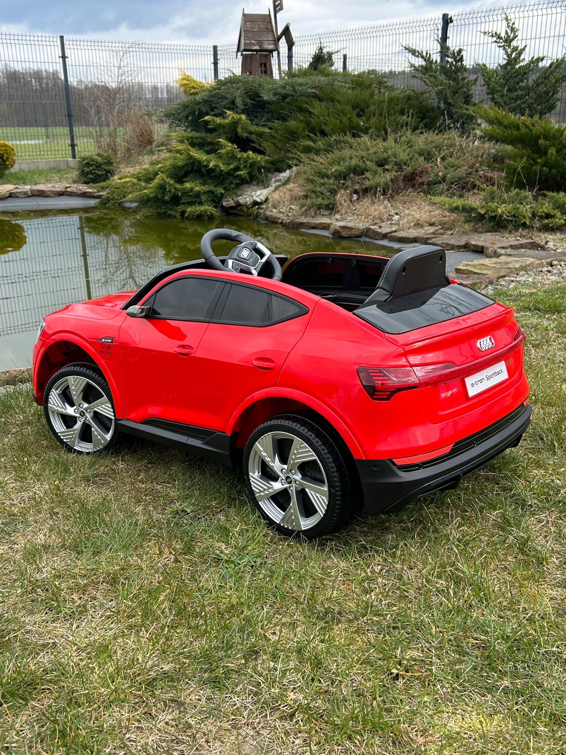 Auto Battery Operated Audi e-tron 4x4 180 Watt Leather Wheels EVA Red Manufacturer code 9055