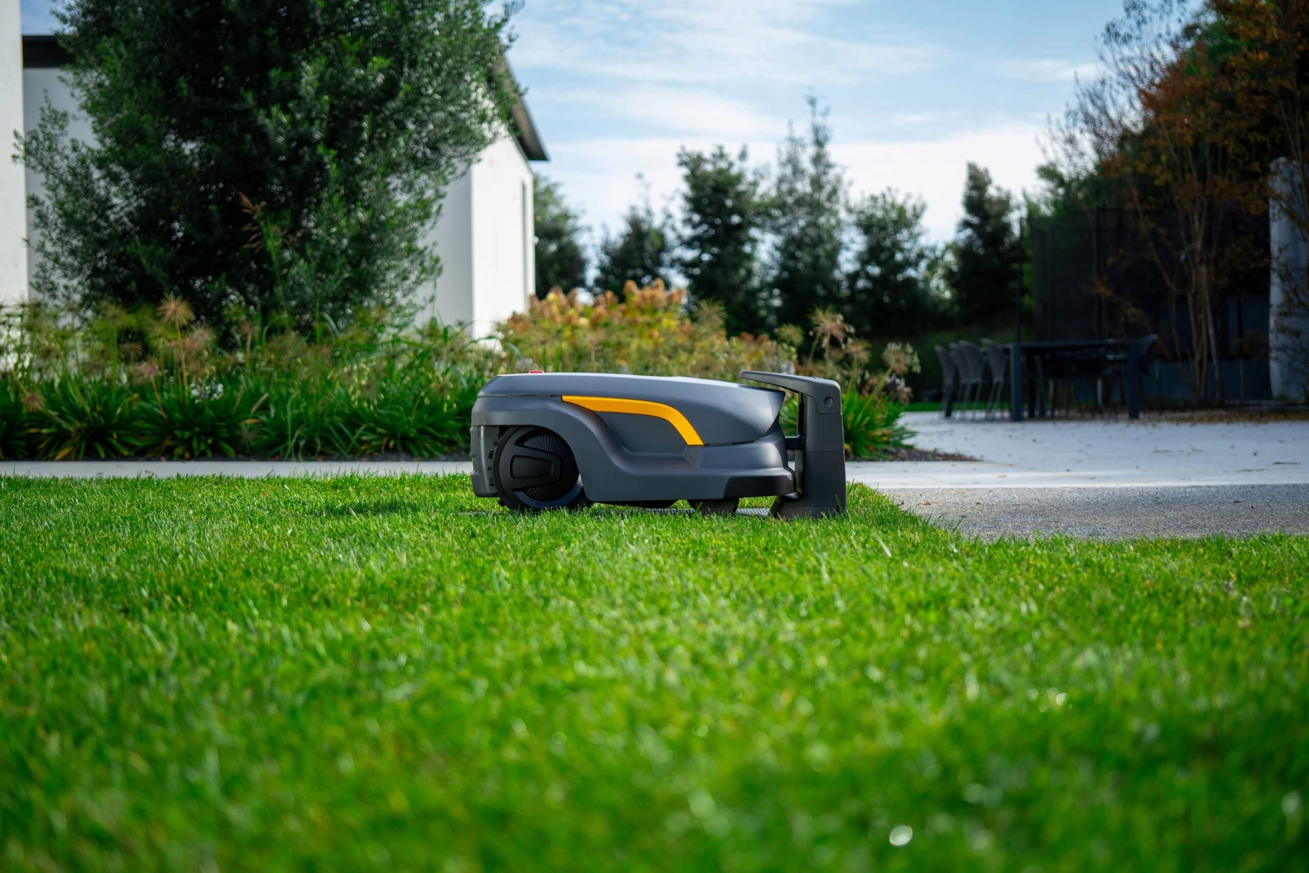 Autonomous Robot Mowing STIGA A 140v 14000m2 Without Wire GPS AI Camera Mowing width 26 cm