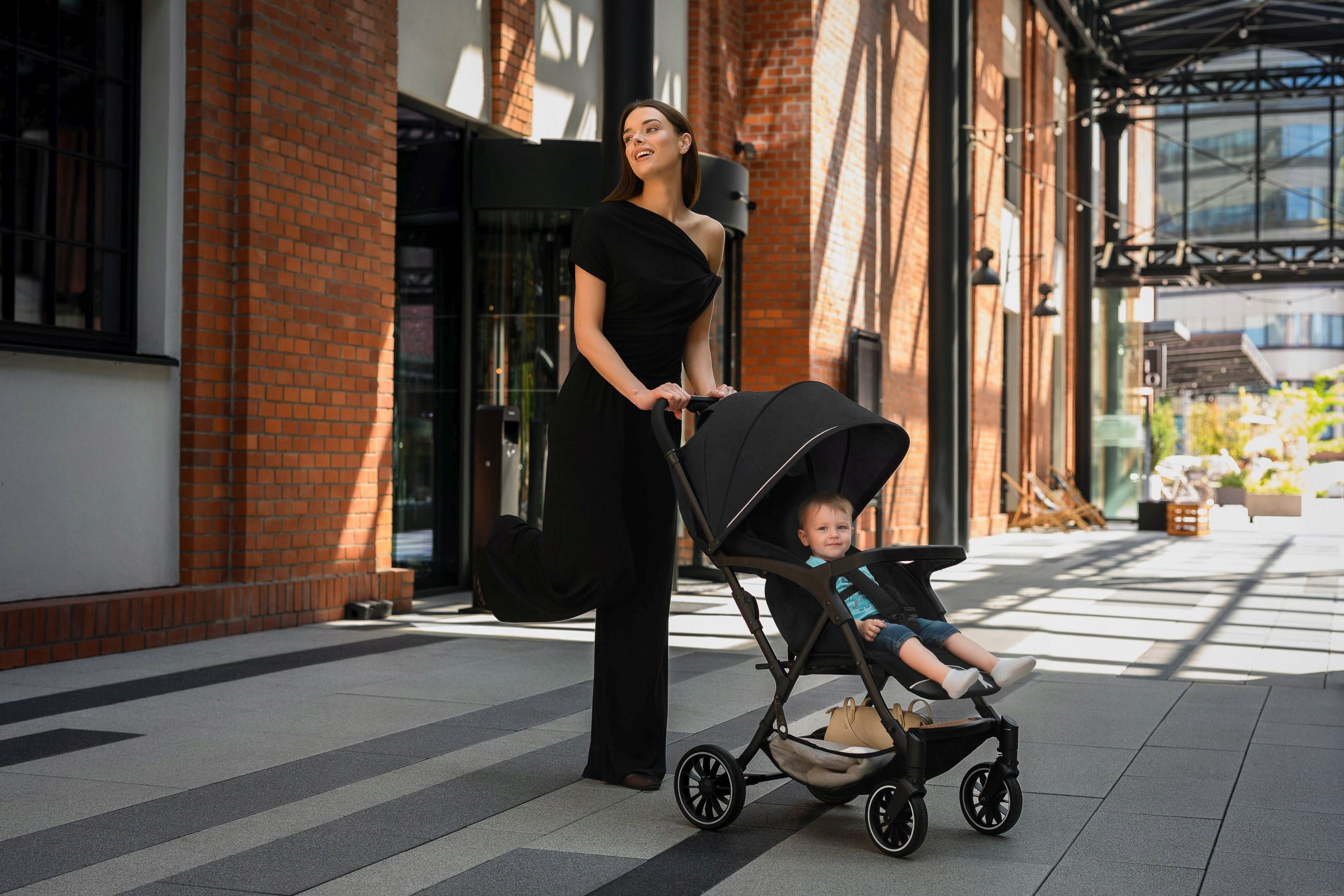 BABY STROLLER SIENA STROLLER UP TO 22 kg AUTOMATIC FOLDING RETRACTABLE HANDLE Manufacturer code 5905226112016