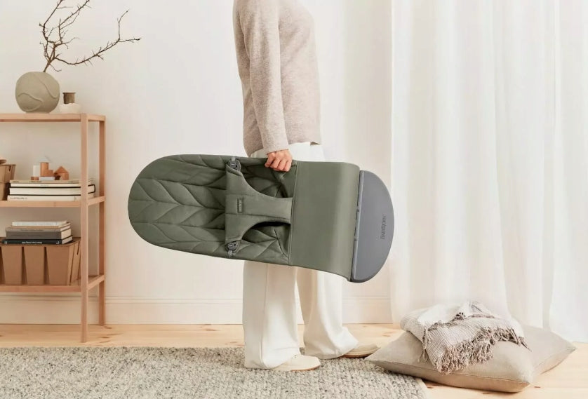 BABYBJORN - BLISS Woven Lounger, Petal Quilt, Dark Green Batteries included no