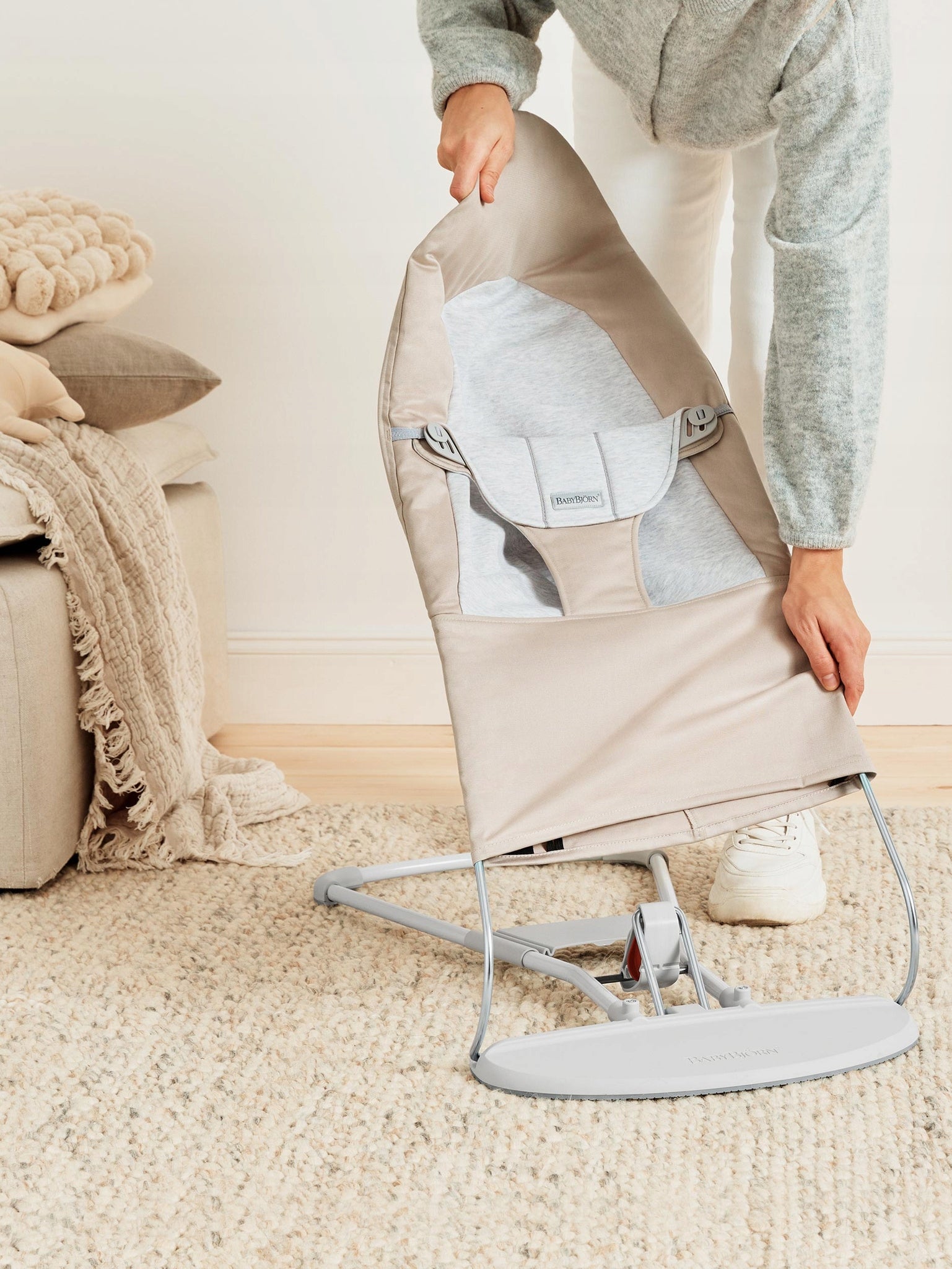 BABYBJORN lounger Balance Soft beige grey ergonomic seat Brand BabyBjörn