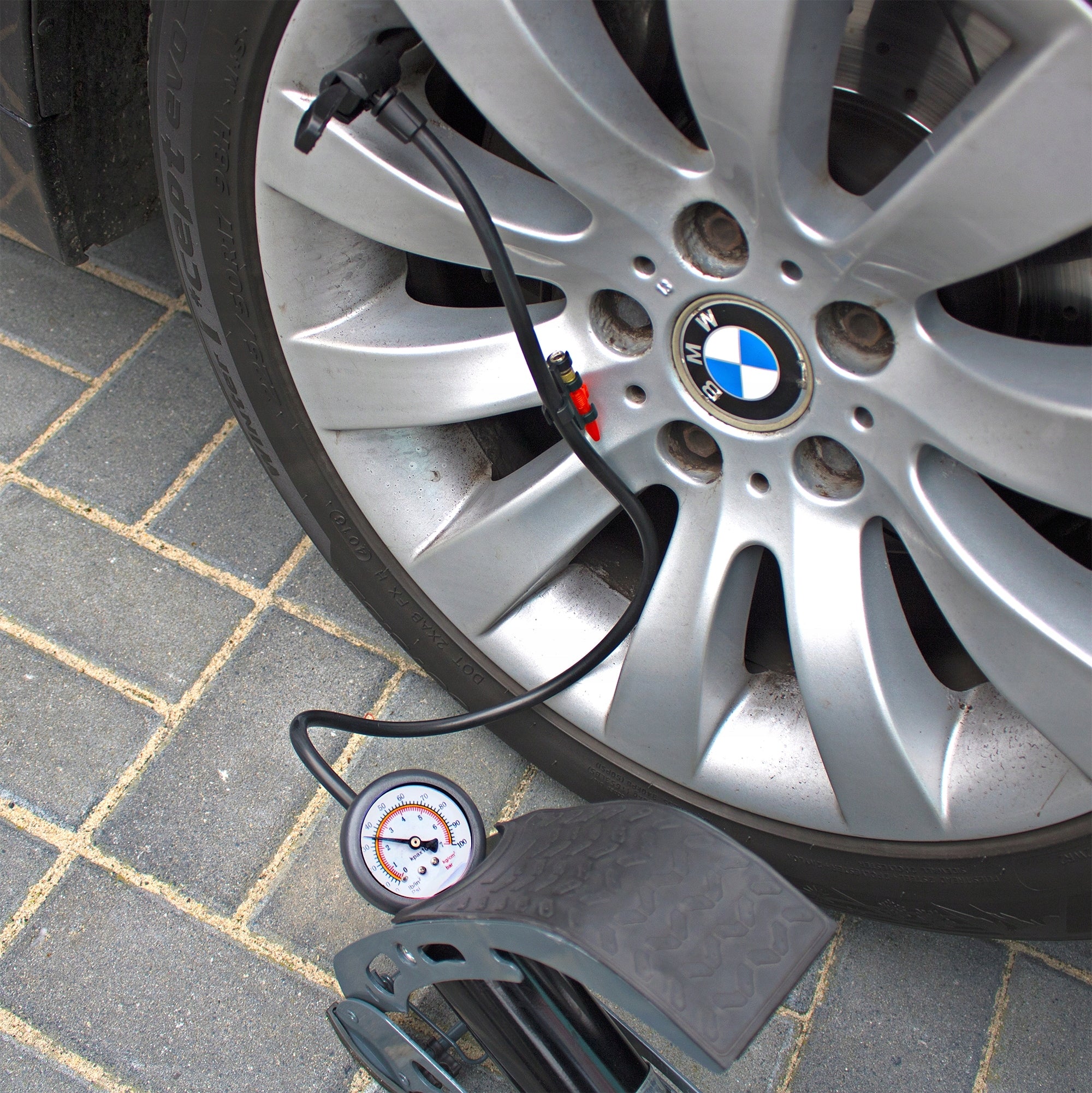 BICYCLE CAR FOOT PUMP FOR WHEELS WITH 7BAR TIP PRESSURE GAUGE Manometer yes