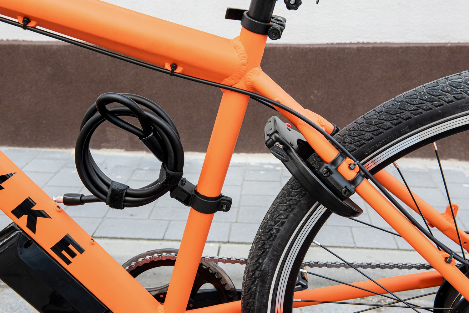 BICYCLE HORSESHOE CLASP MUVIKE FRAME 62/10K + HANDLE + CORD 150 CM Brand Muvike