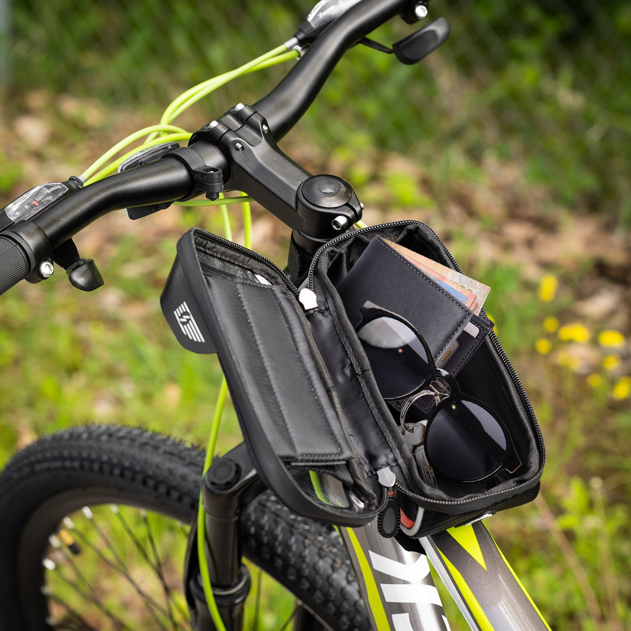 BICYCLE POUCH BICYCLE BAG WATER-RESISTANT FRAME HOLDER PULL-DOWN CASE 1L Model B-Bag200
