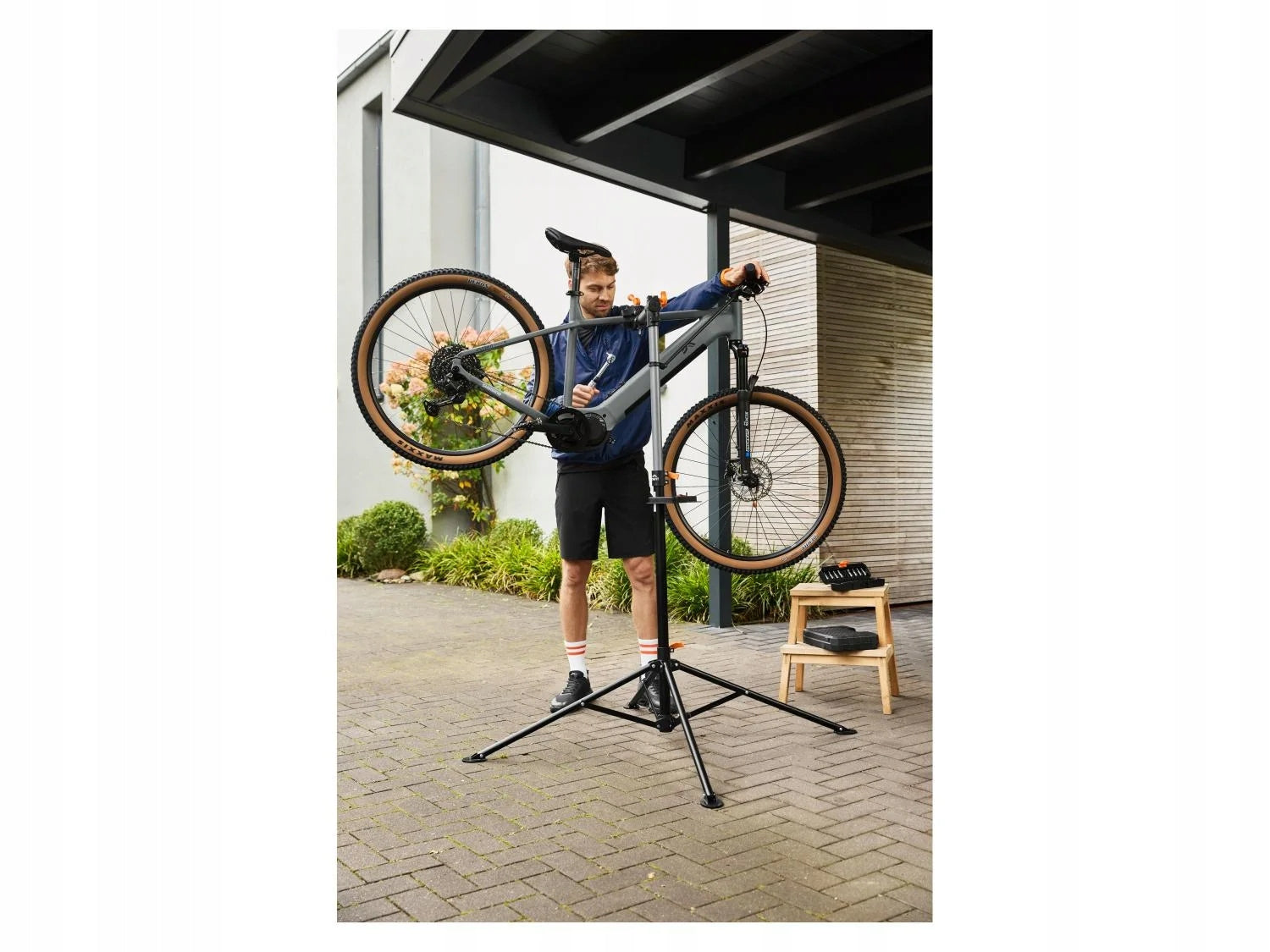 BIKE RACK BICYCLE RACK SERVICE STAND CRIVIT Packaging status original