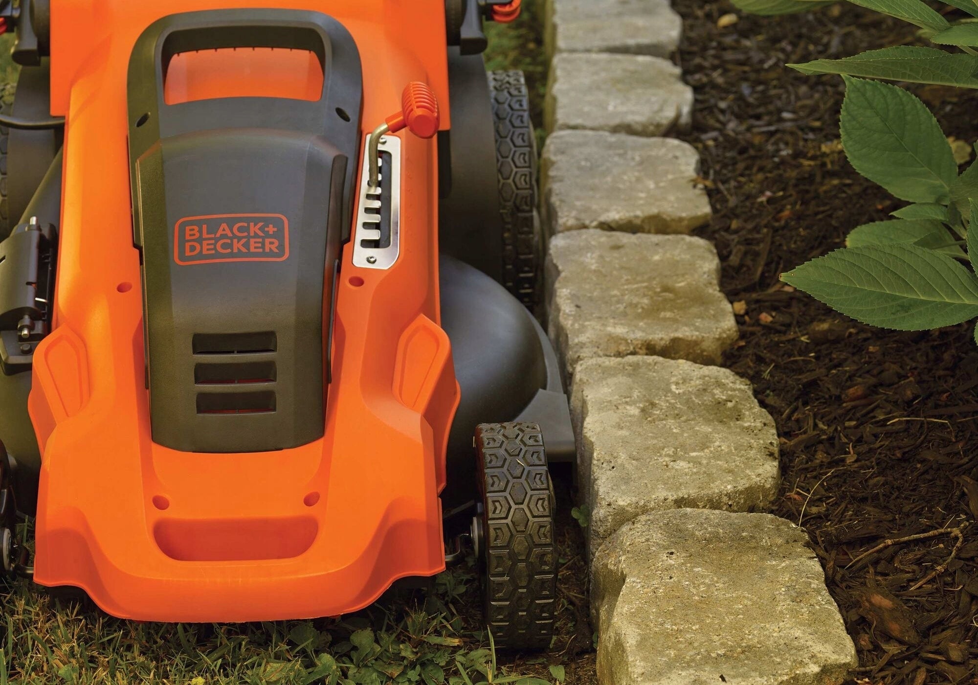 BLACK DECKER Electric lawn mower LM2000 2000W 48cm with basket Basket capacity 50 l