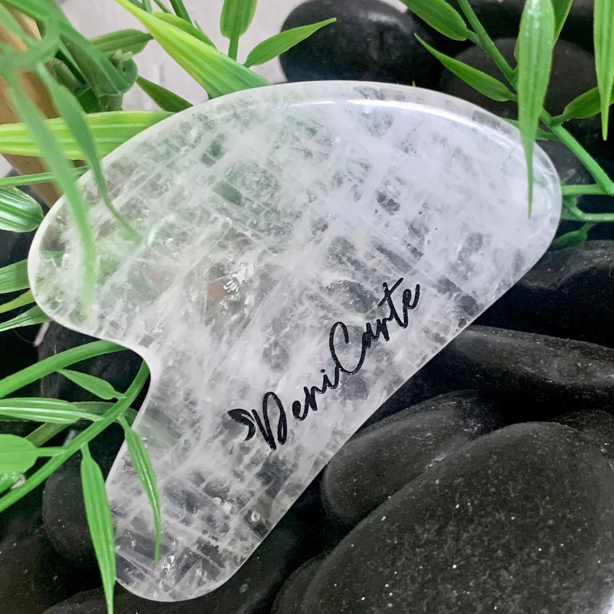 BODY FACE MASSAGER PLATE GUA SHA STONE NATURAL QUARTZ WHITE Batteries included no