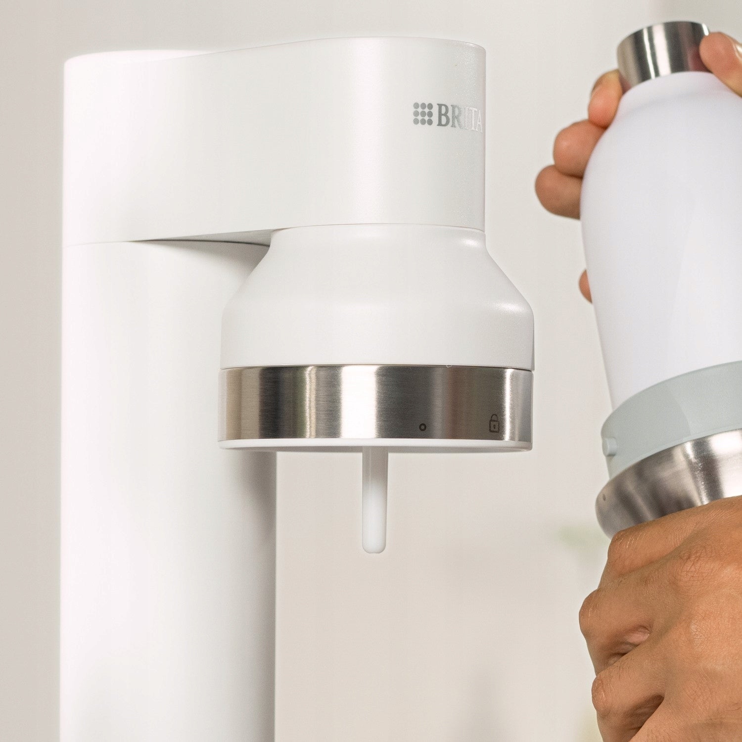 BRITA white sodaTRIO water saturator, cartridge, glass bottle and insulated Volume 840 ml