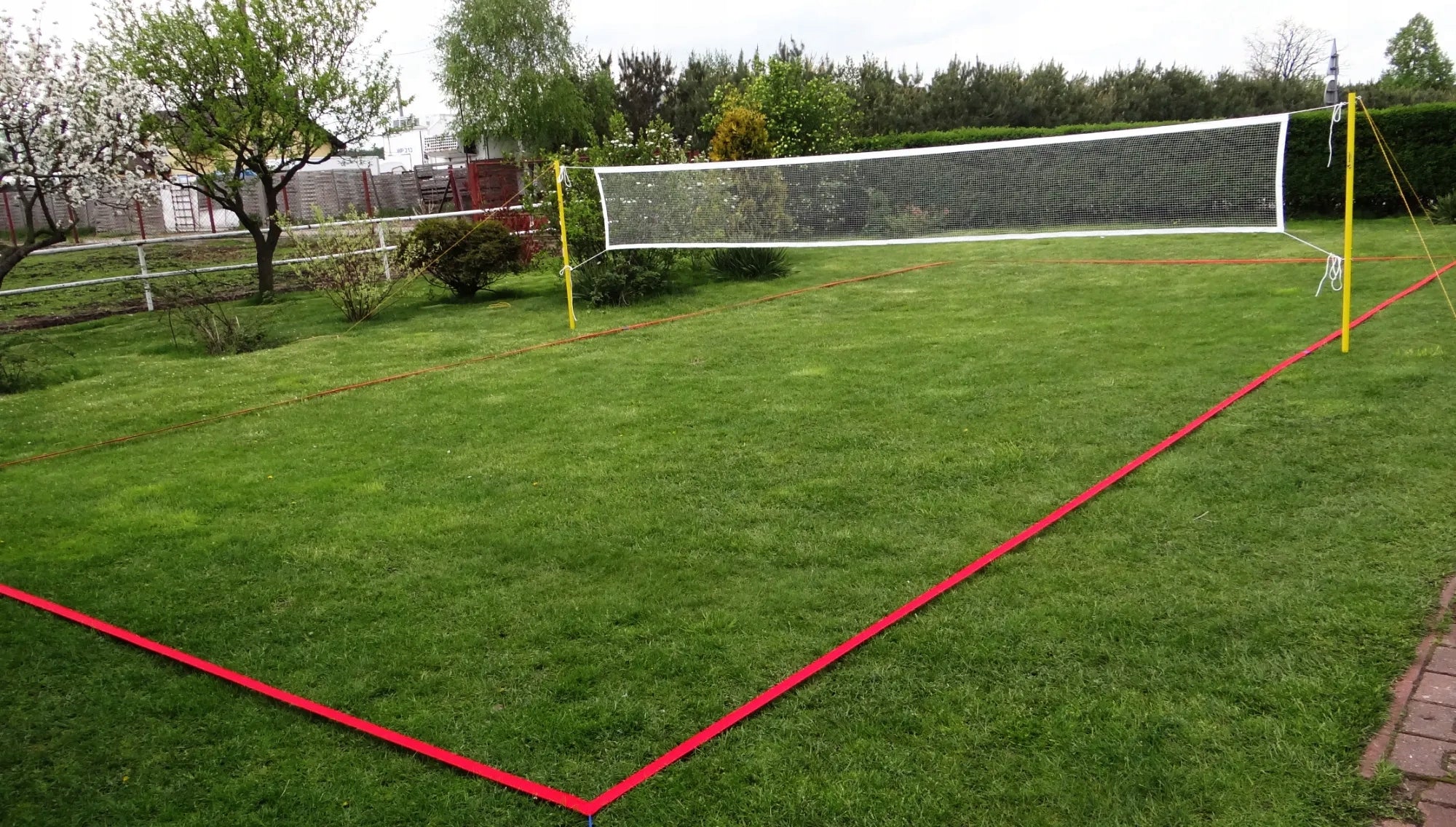 Badminton court lines yellow + l. middle Kind other