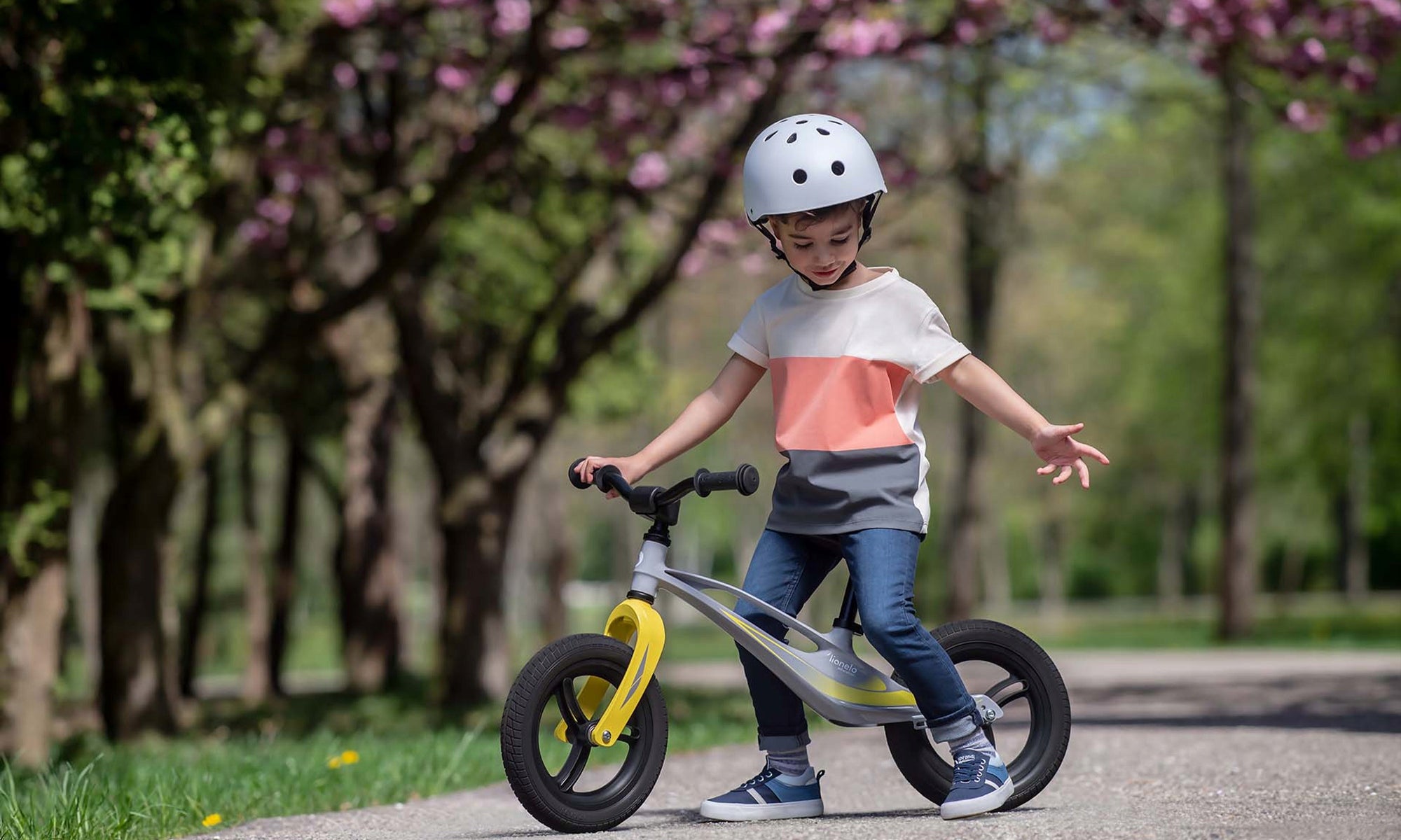 Balance bike for 2 year old rider MAINTENANCE-FREE PU WHEELS LIGHTWEIGHT Lionelo Bart Manufacturer code 106320