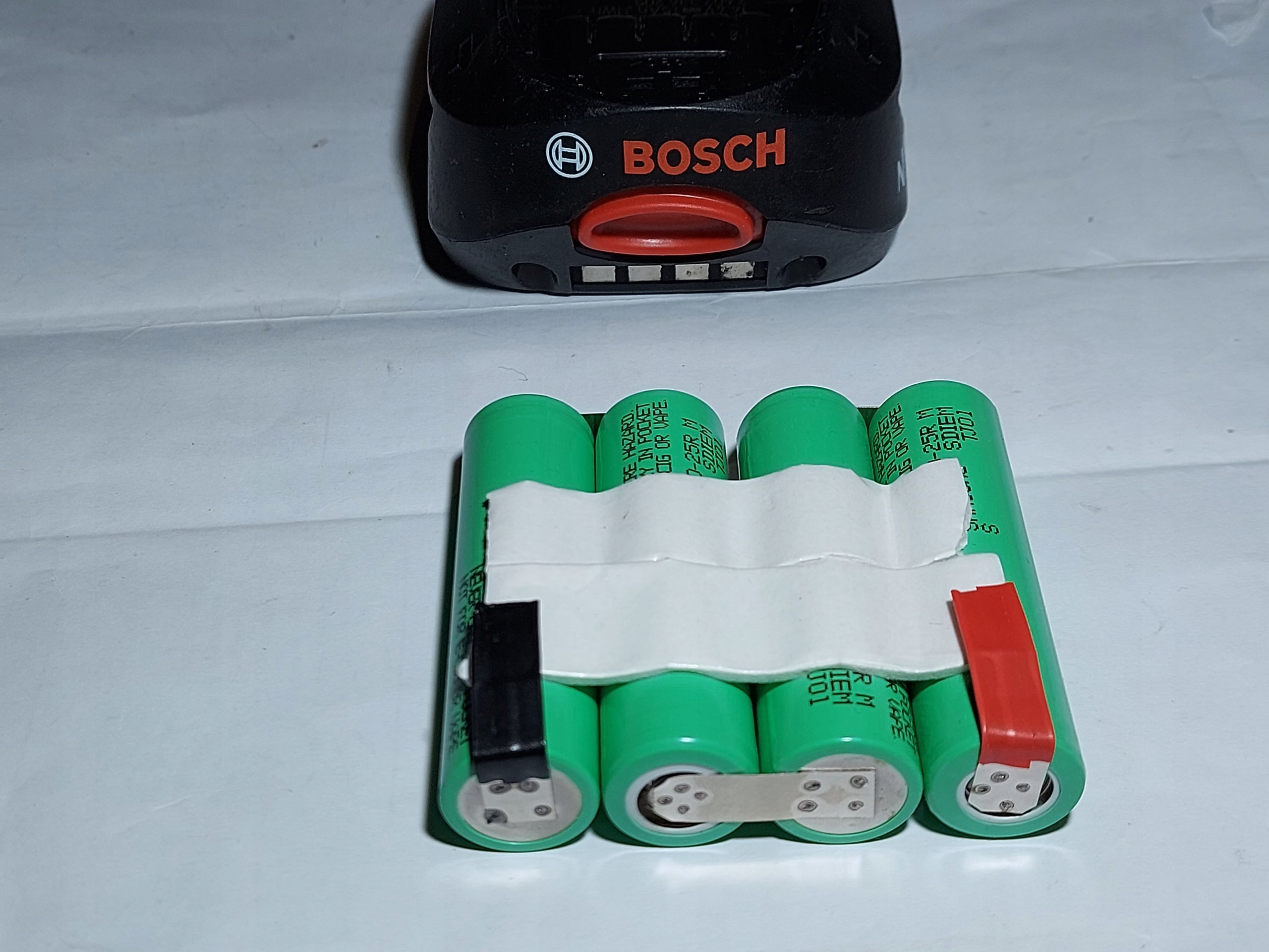 Battery Bosch 14,4 V CARTRIDGE FOR SELF-REPLACEMENT 14,4V 2,5 Ah PBA Batteries included yes