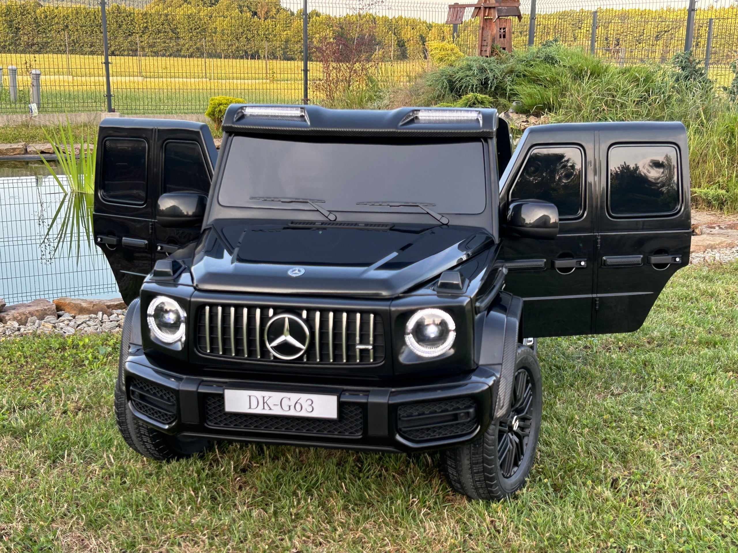 Battery car Mercedes G63 AMG XXL 4X200 WATT 24V 14Ah MP4 LCD Packaging status original