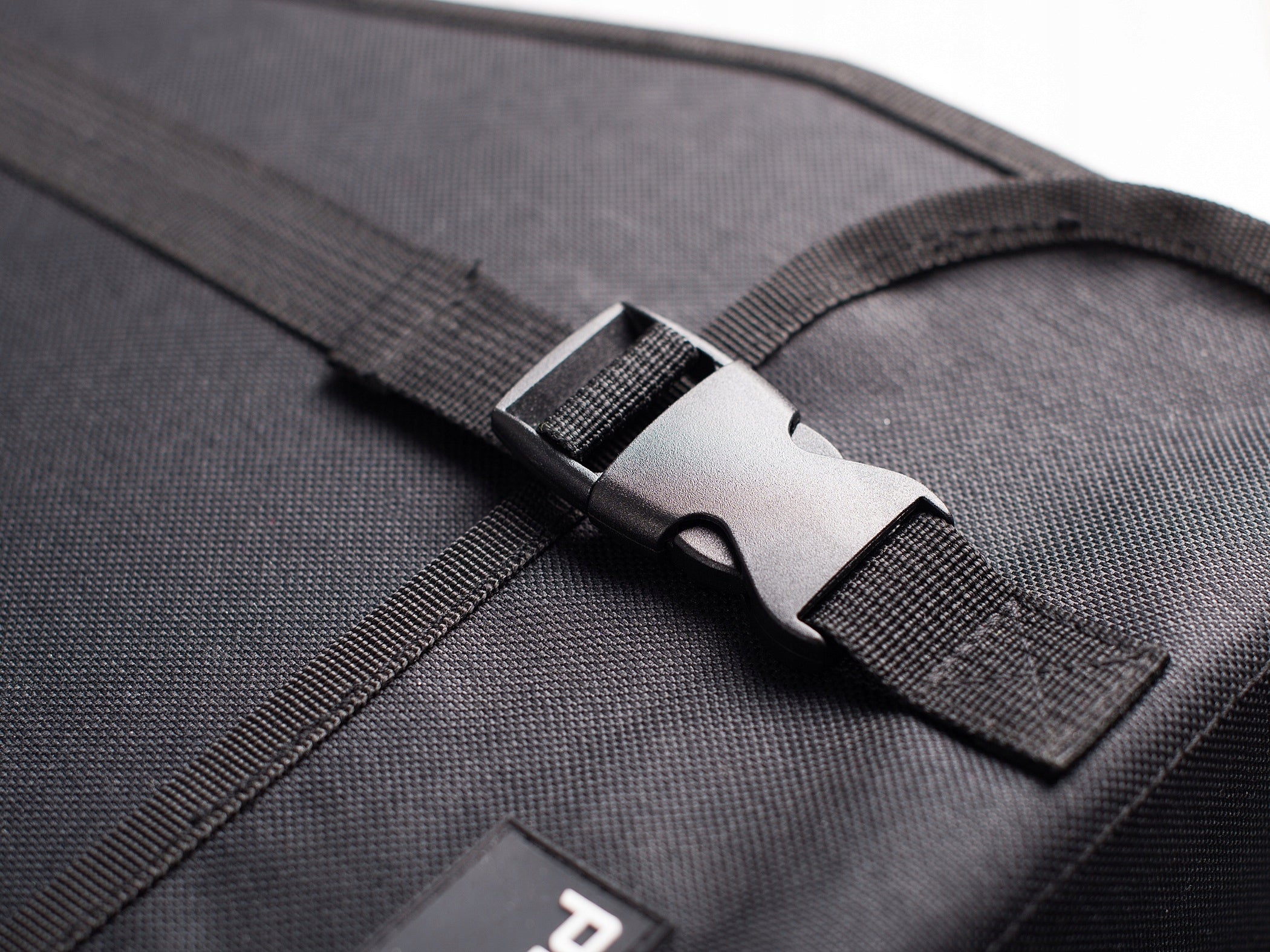 Bicycle Luggage Bag STIFFENED 15L Bicycle Bag SIDE Spacious Color black