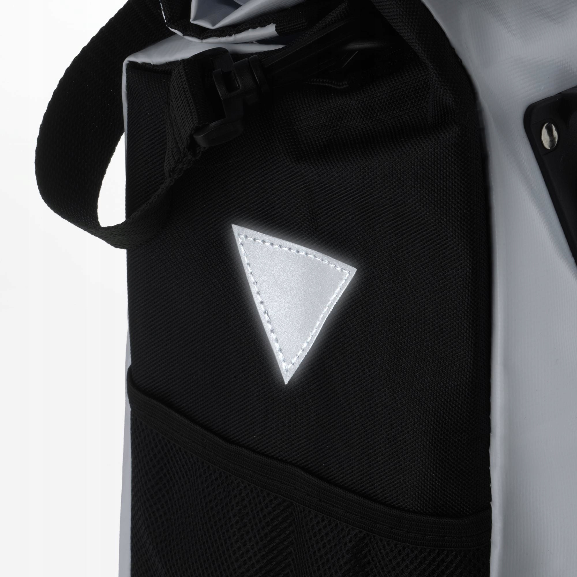 Bicycle Luggage Bag WATERPROOF 15L Bicycle Bag SIDE White Capacity 18 l