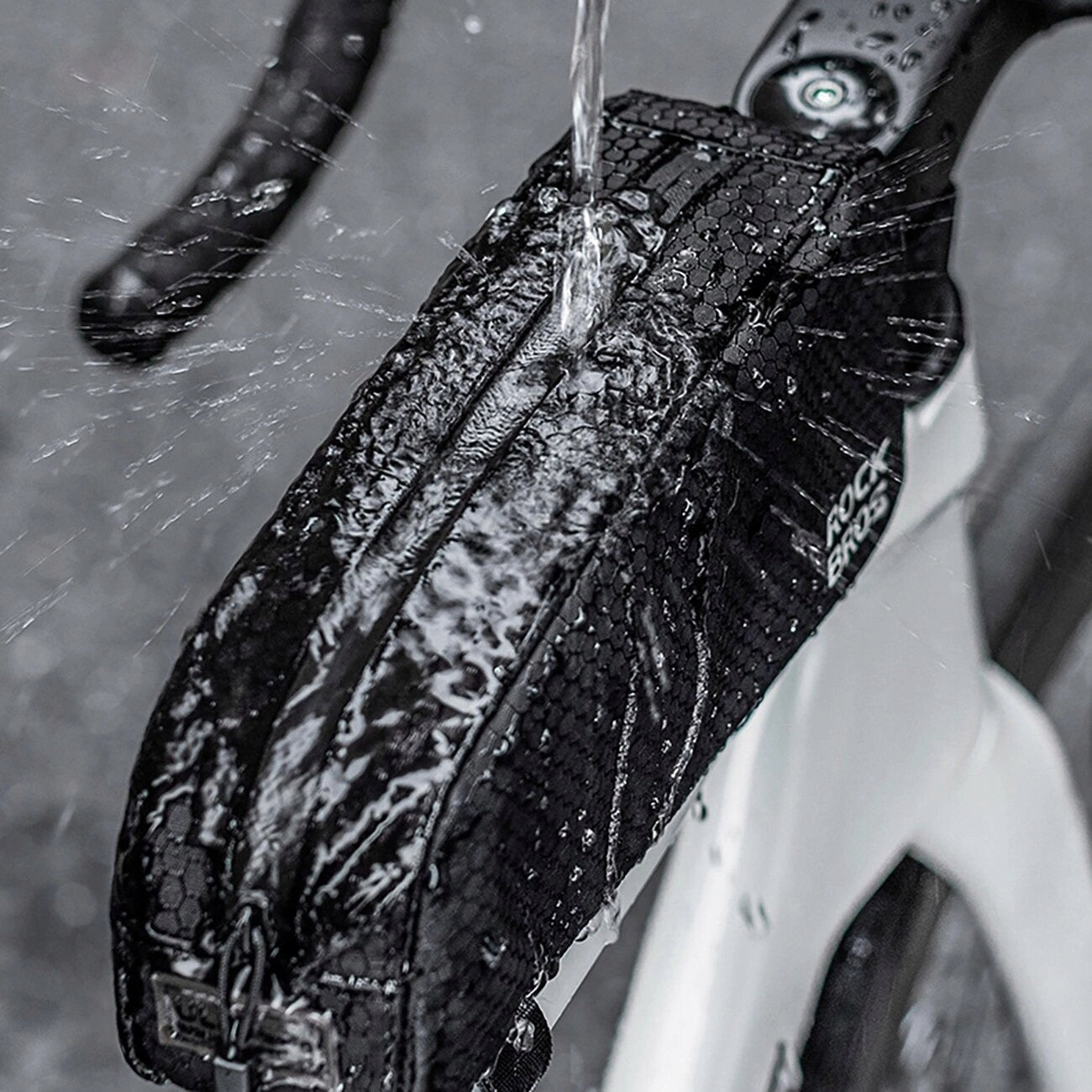 Bicycle bag for frame ROCKBROS 189225 Black Additional features waterproofness water-resistant zippers dust protection reflective elements