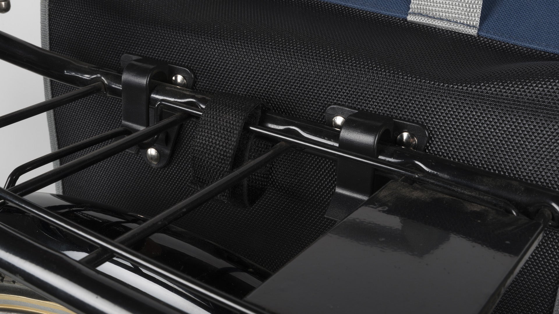 Bicycle bag large bike rack with zipper for shopping DUNLOP EAN (GTIN) 8711252174211