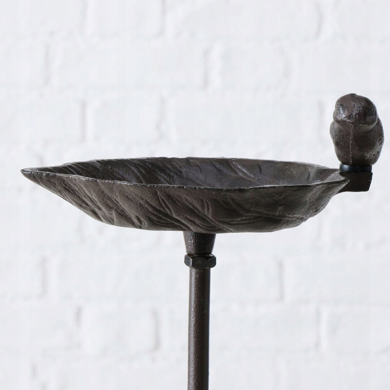 Bird Drinker Cast Iron Leaf 98cm For Punching Drinker Driven into Garden Type sculpture (figure)