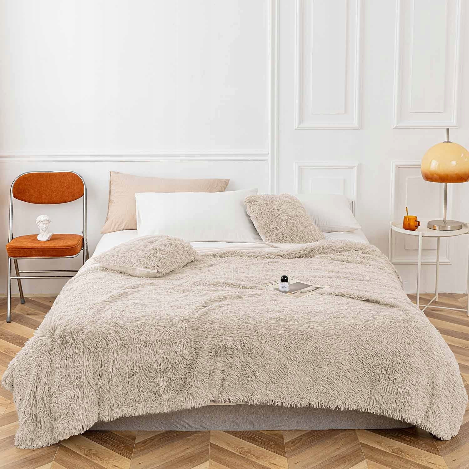 Blanket bedspread 200x220 Yeti hairy beige light fur on the bed Brand Spod Igły i Nitki