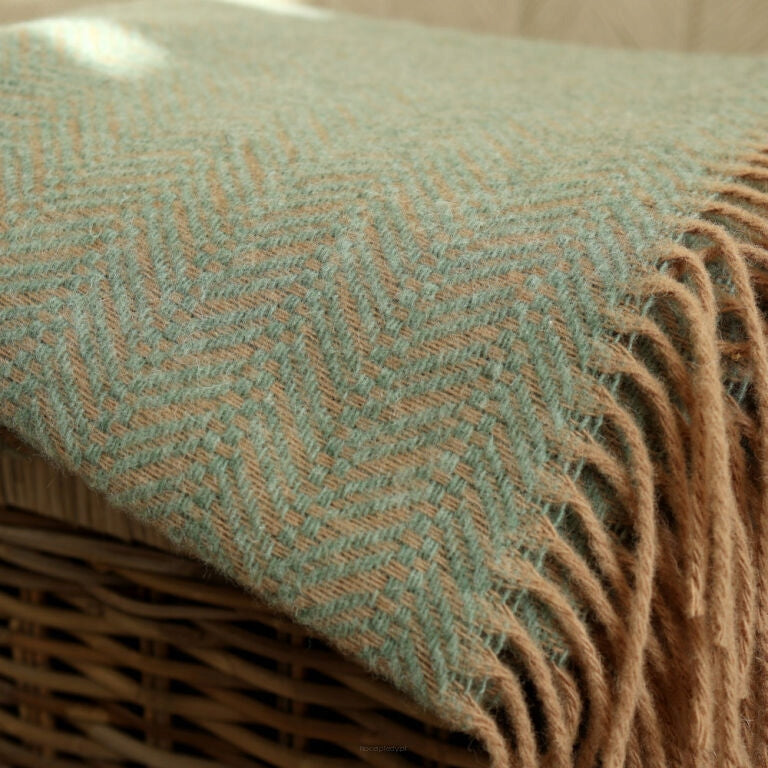 Blanket wool bedspread FOXY sage 200x220 with fringes warm thick sowool Manufacturer code 5907769888168