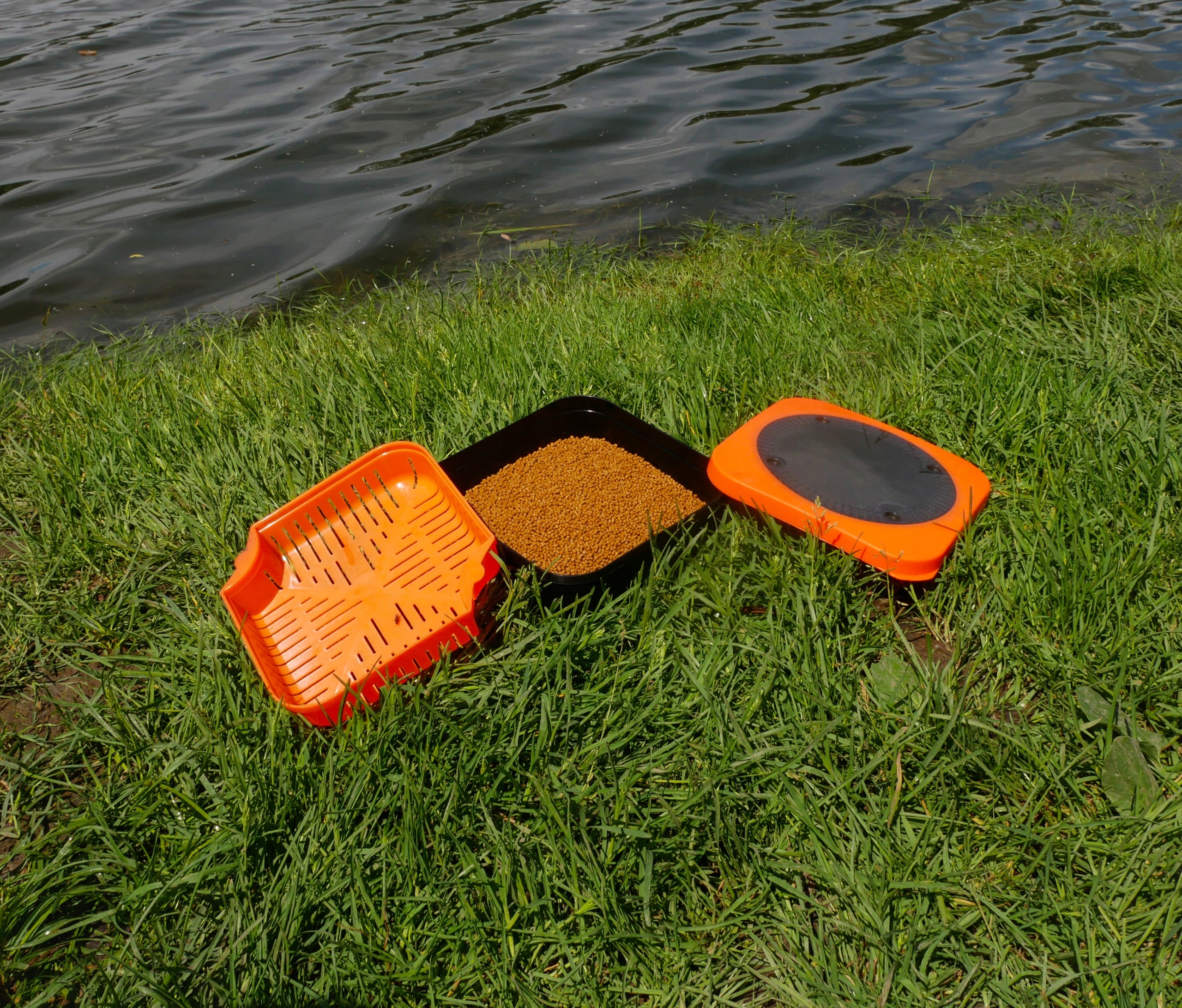 Box Miracle Fish PELLET SOAKING BOX CONTAINER 9cm+ STRAINER Kind box